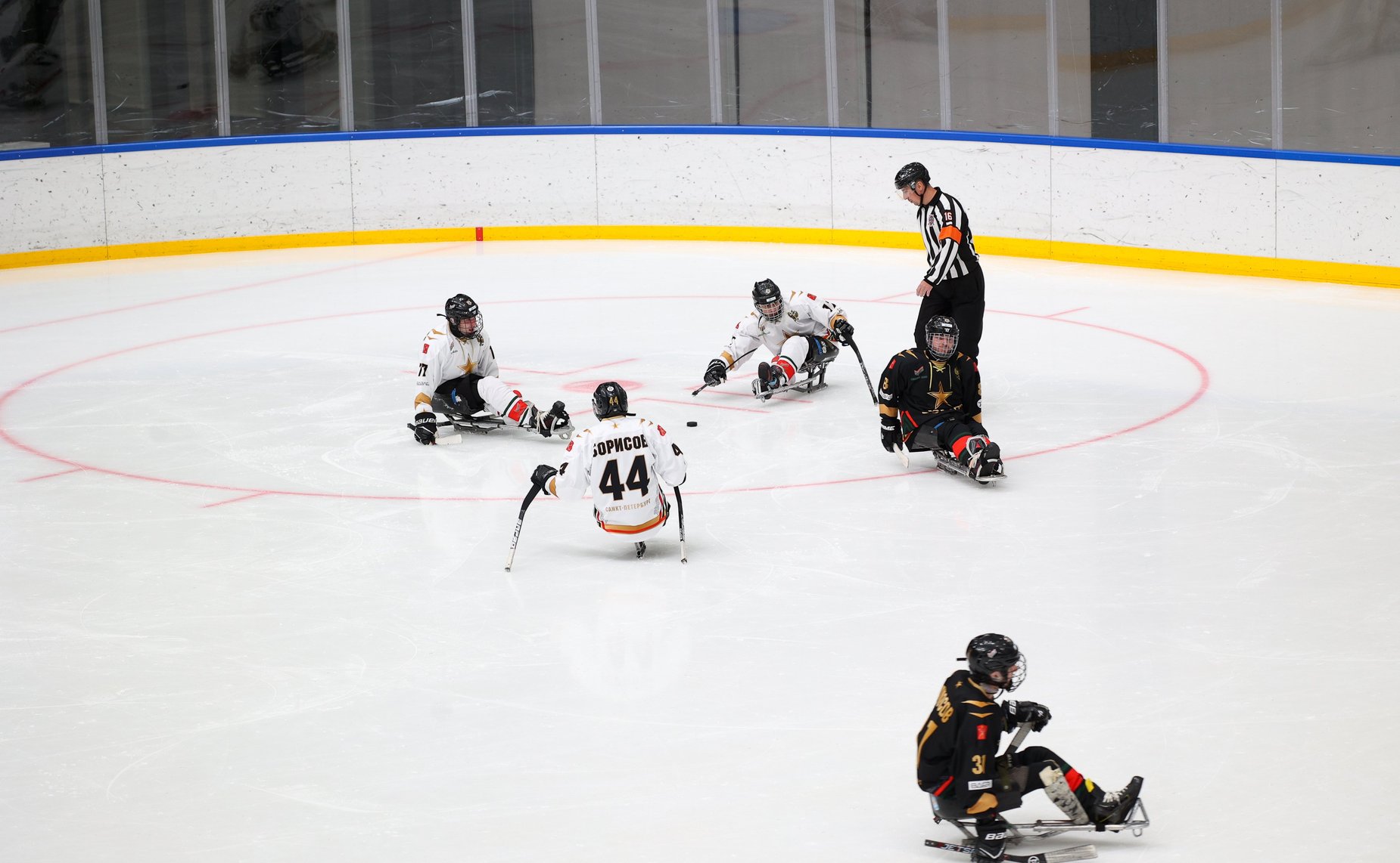 Валентина Матвиенко посетила тренировку команды по следж-хоккею из Санкт-Петербурга, в составе которой ветераны СВО