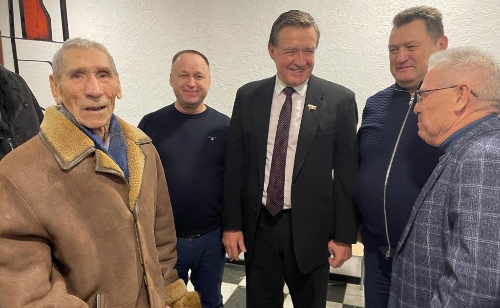 Сергей Рябухин в ходе своей рабочей поездки в регион принял участие в мероприятиях, посвященных Дню неизвестного солдата