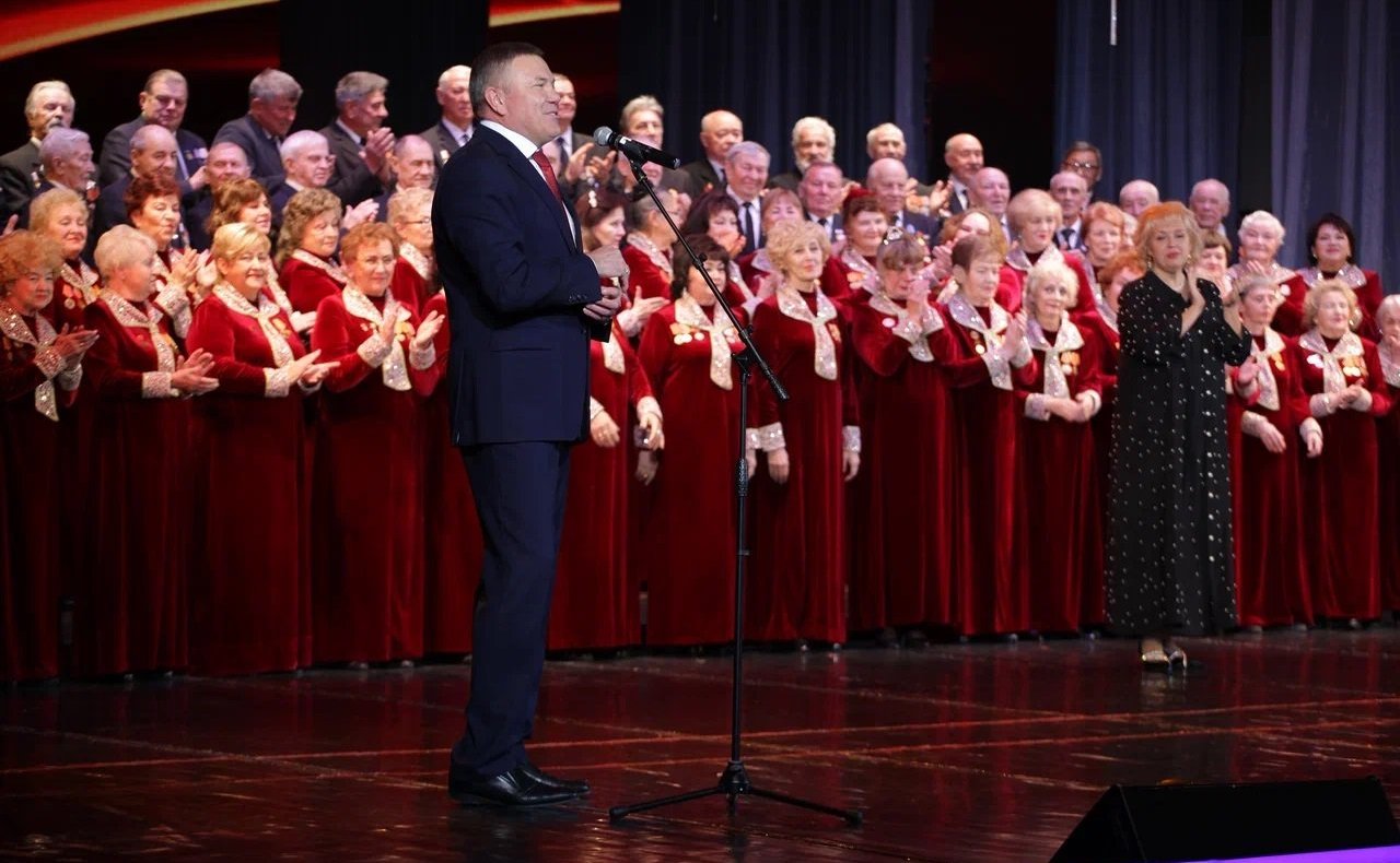 Олег Кувшинников поздравил с полувековым юбилеем хор ветеранов города Череповца