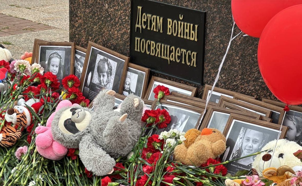 Айрат Гибатдинов почтил память детей — жертв войны в Донбассе