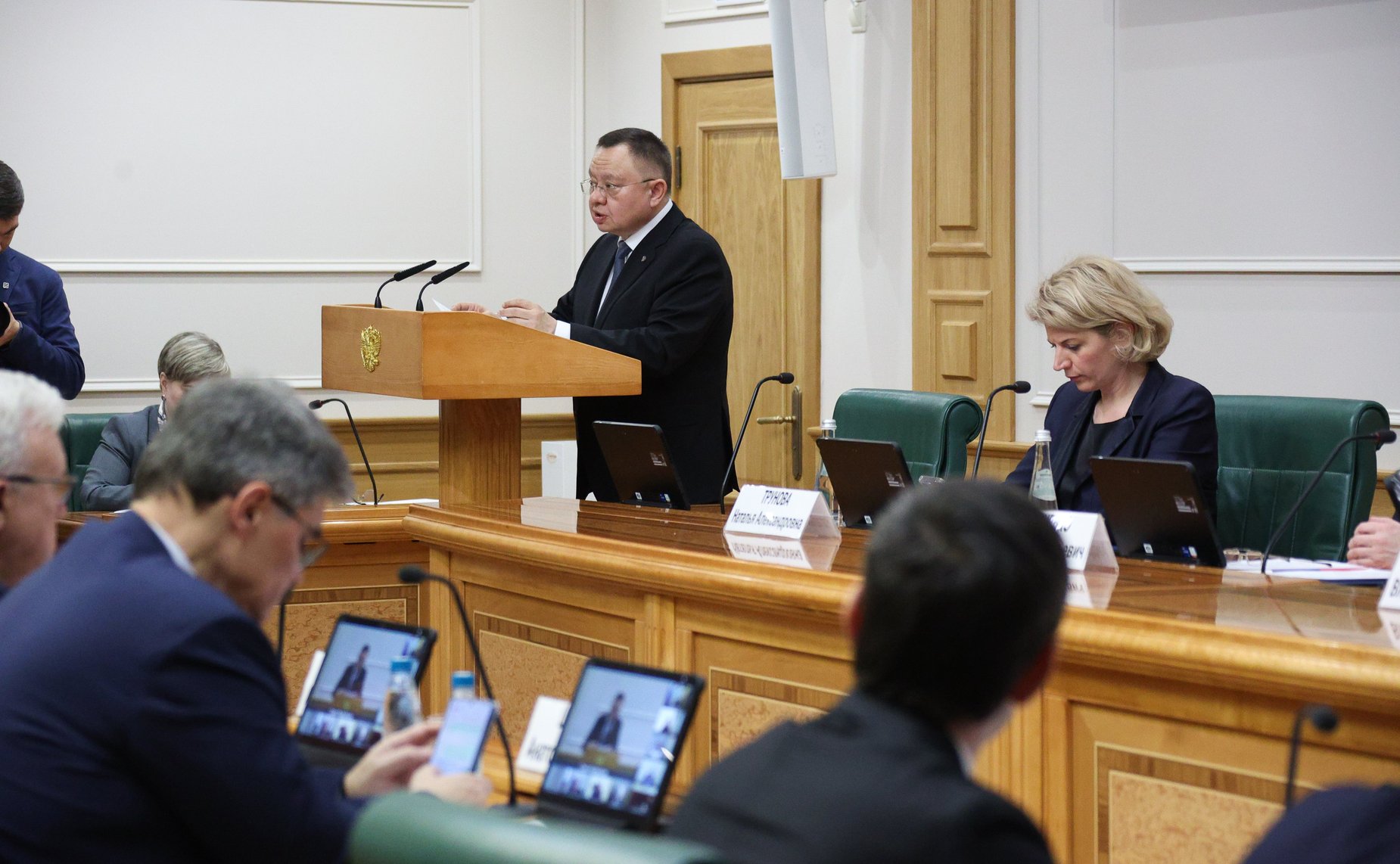 Парламентские слушания на тему «Вопросы повышения эффективности управления многоквартирными домами: основные подходы и предложения»