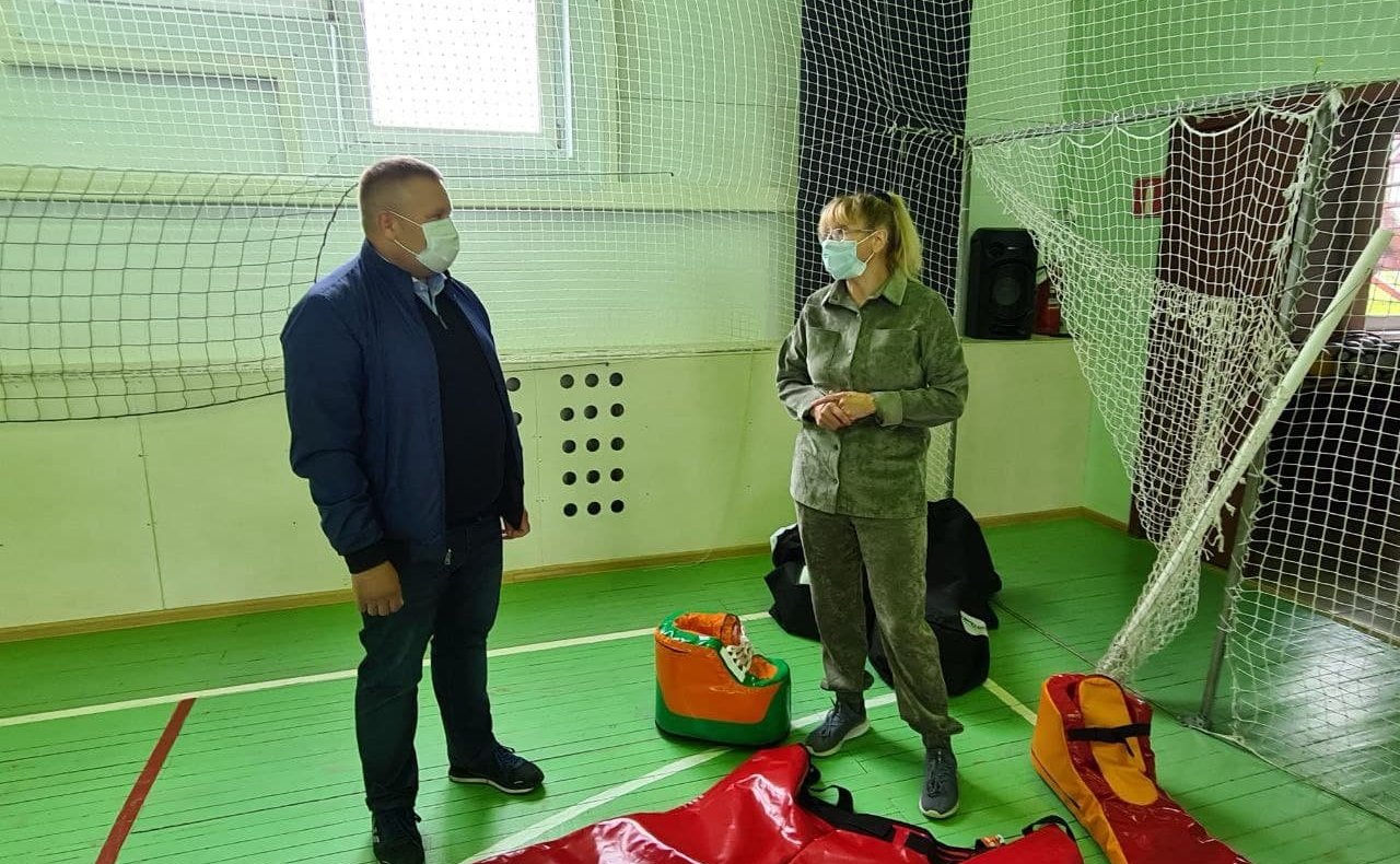Денис Гусев в ходе работы в регионе осмотрел физкультурно-оздоровительный комплекс филиала спортивной школы олимпийского резерва «Труд»