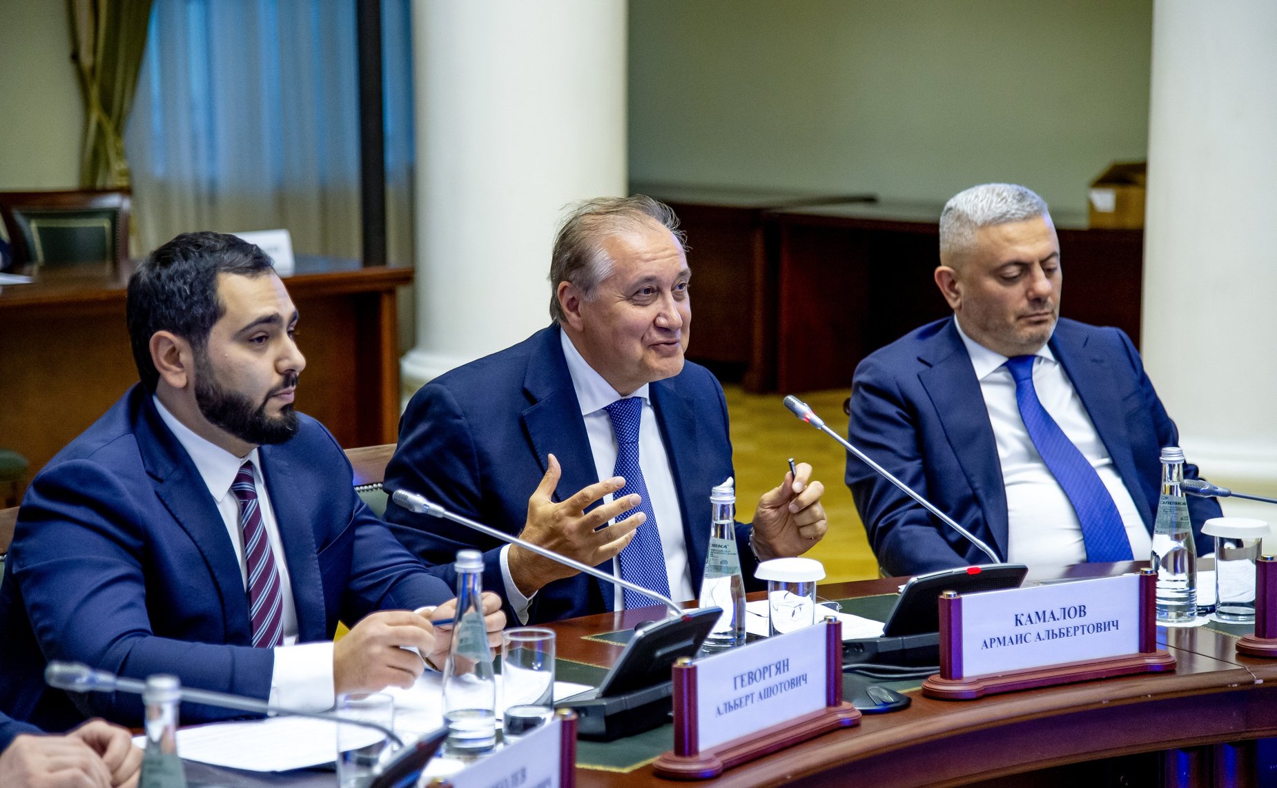 Заместитель Председателя Совета Федерации Юрий Воробьев и заместитель Председателя Национального Собрания Республики Армения Акоб Аршакян провели встречу в Санкт-Петербурге