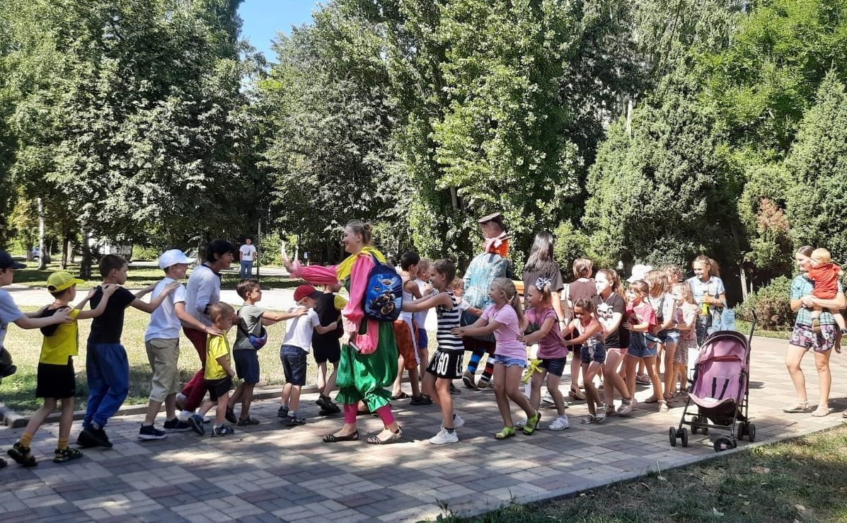 Александр Брыксин помог курской «Социальной гостиной» в приобретении канцтоваров для детей