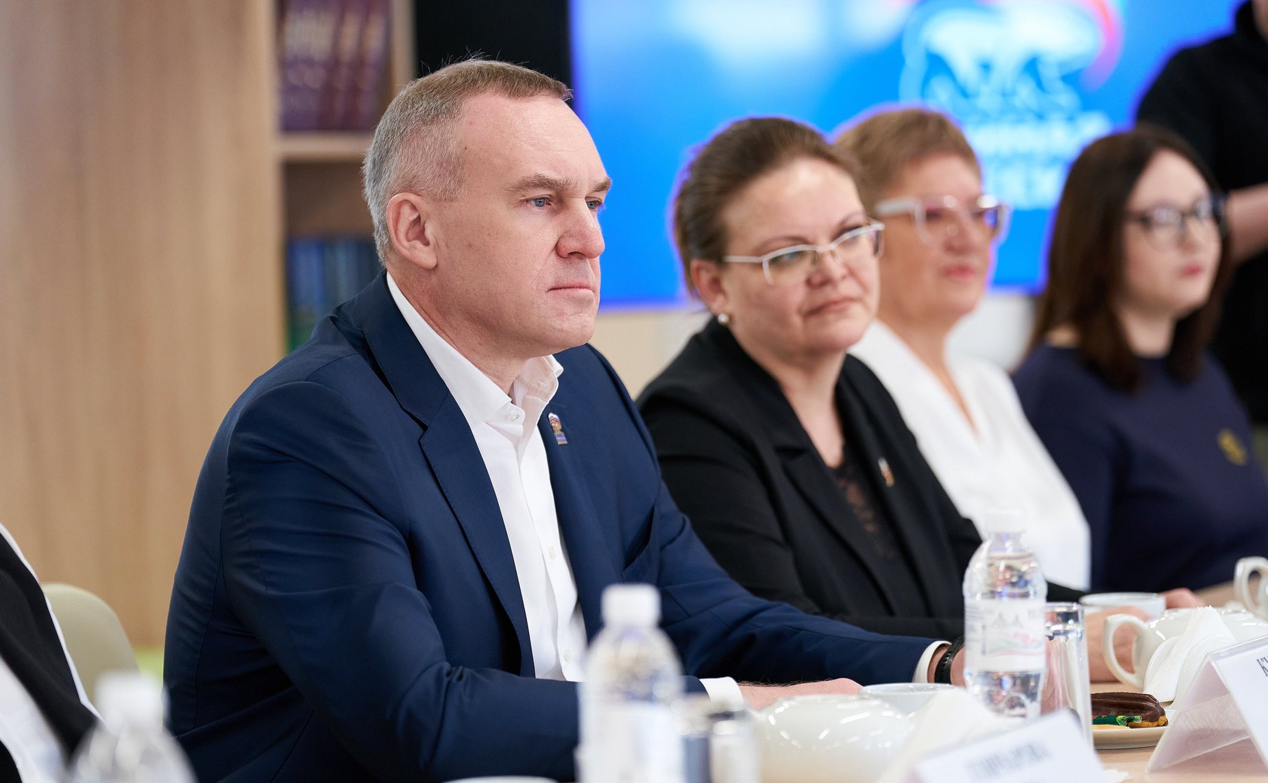 Первый заместитель Председателя СФ Владимир Якушев обсудил с педагогами в Югре ключевые вопросы образования