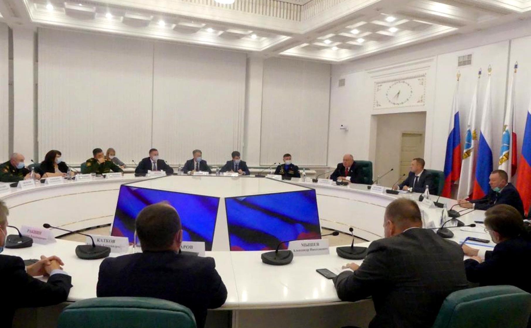 Сергей Аренин в рамках работы в субъекте РФ провел совещание с командирами воинских частей и главами муниципальных образований региона