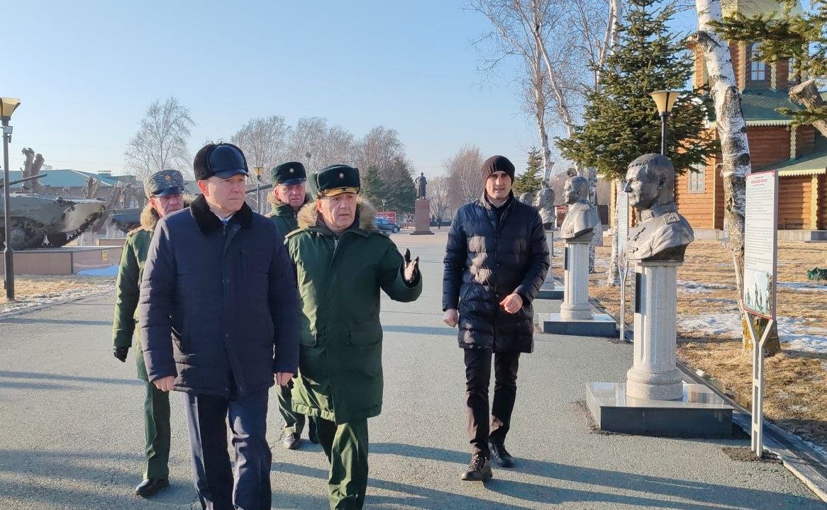 Александр Ролик посетил Уссурийское суворовское военное училище Министерства обороны РФ