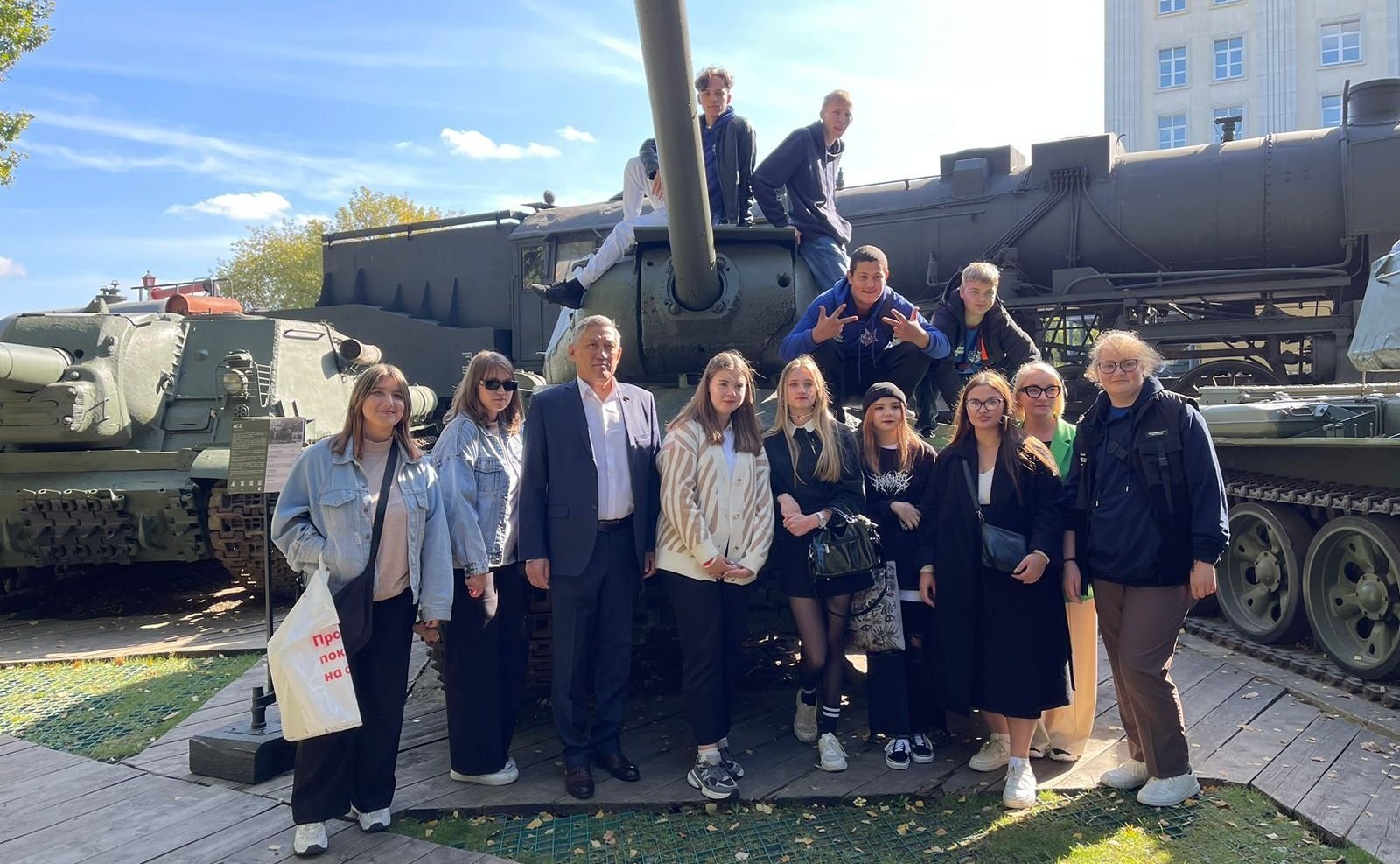 Юрий Валяев встретился с ребятами из Еврейской автономной области, победителями регионального конкурса «Герои моей малой Родины вчера и сегодня»