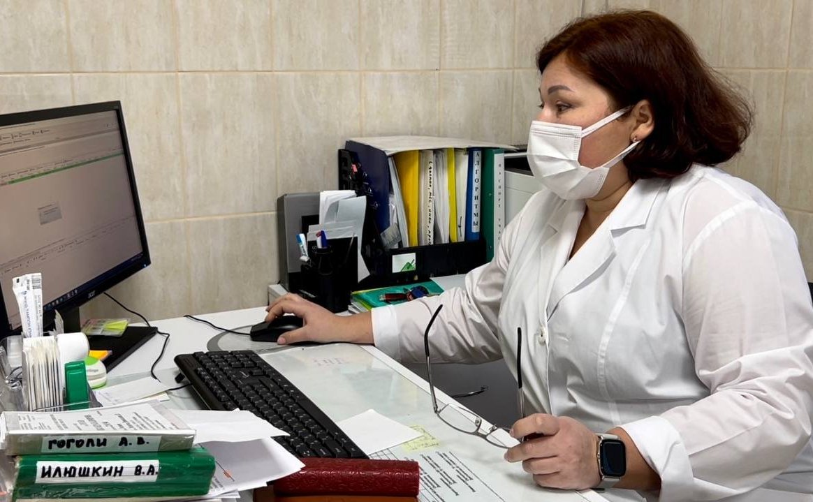 Татьяна Сахарова в рамках работы в регионе посетила фельдшерско-акушерский пункт, расположенный в сельском населенном пункте Кольского района