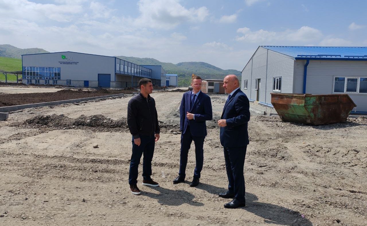 Виталий Назаренко в ходе поездки в регион обсудил с министром ЖКХ, топлива и энергии Майраном Тамаевым актуальные вопросы жилищно-коммунального хозяйства, проблему аварийного жилья