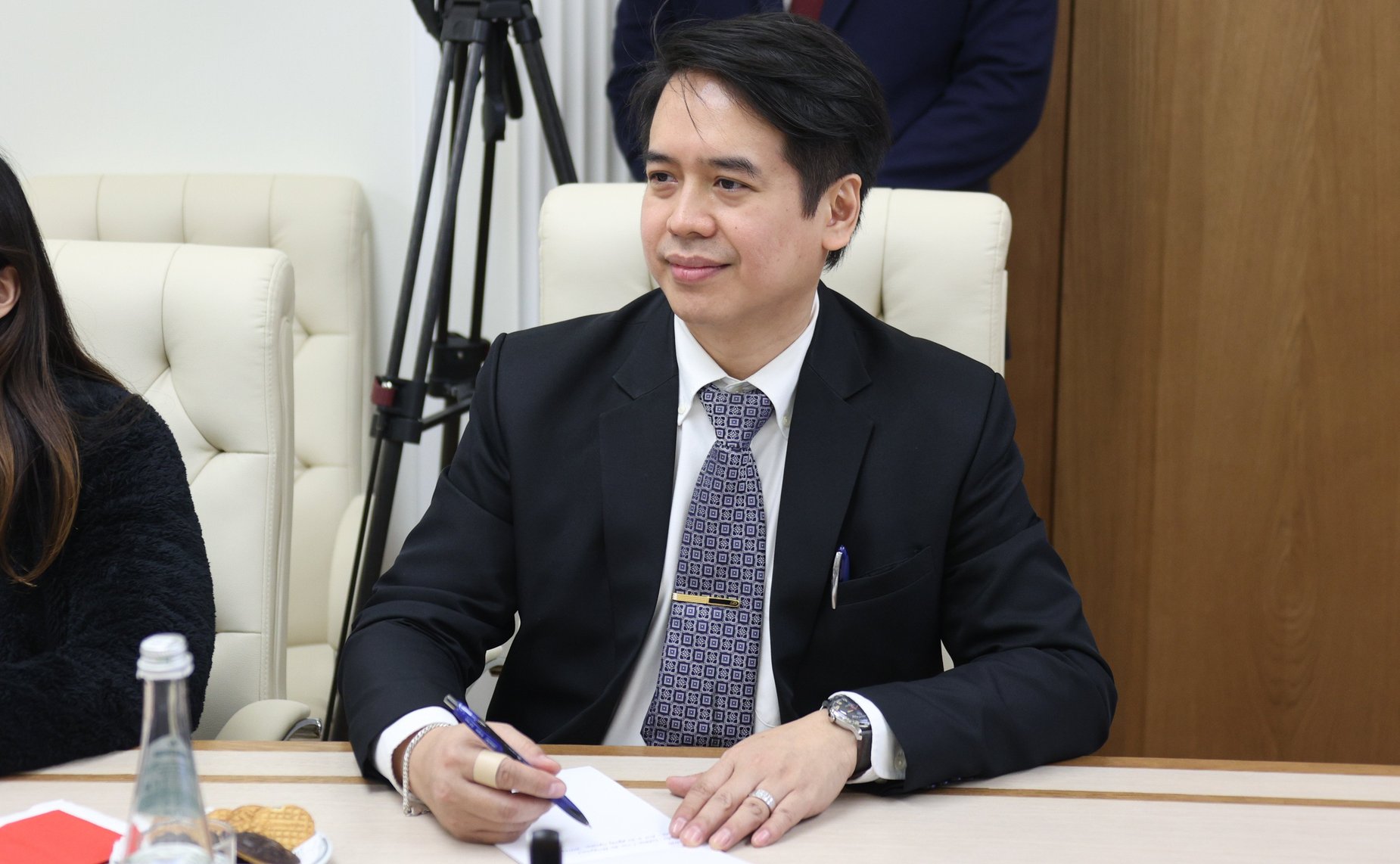 Встреча первого заместителя председателя Комитета СФ по международным делам Андрея Денисова с заместителем Председателя Комитета по обороне Конгресса Республики Филиппины Дрикси Мэй Суарес Кардемой