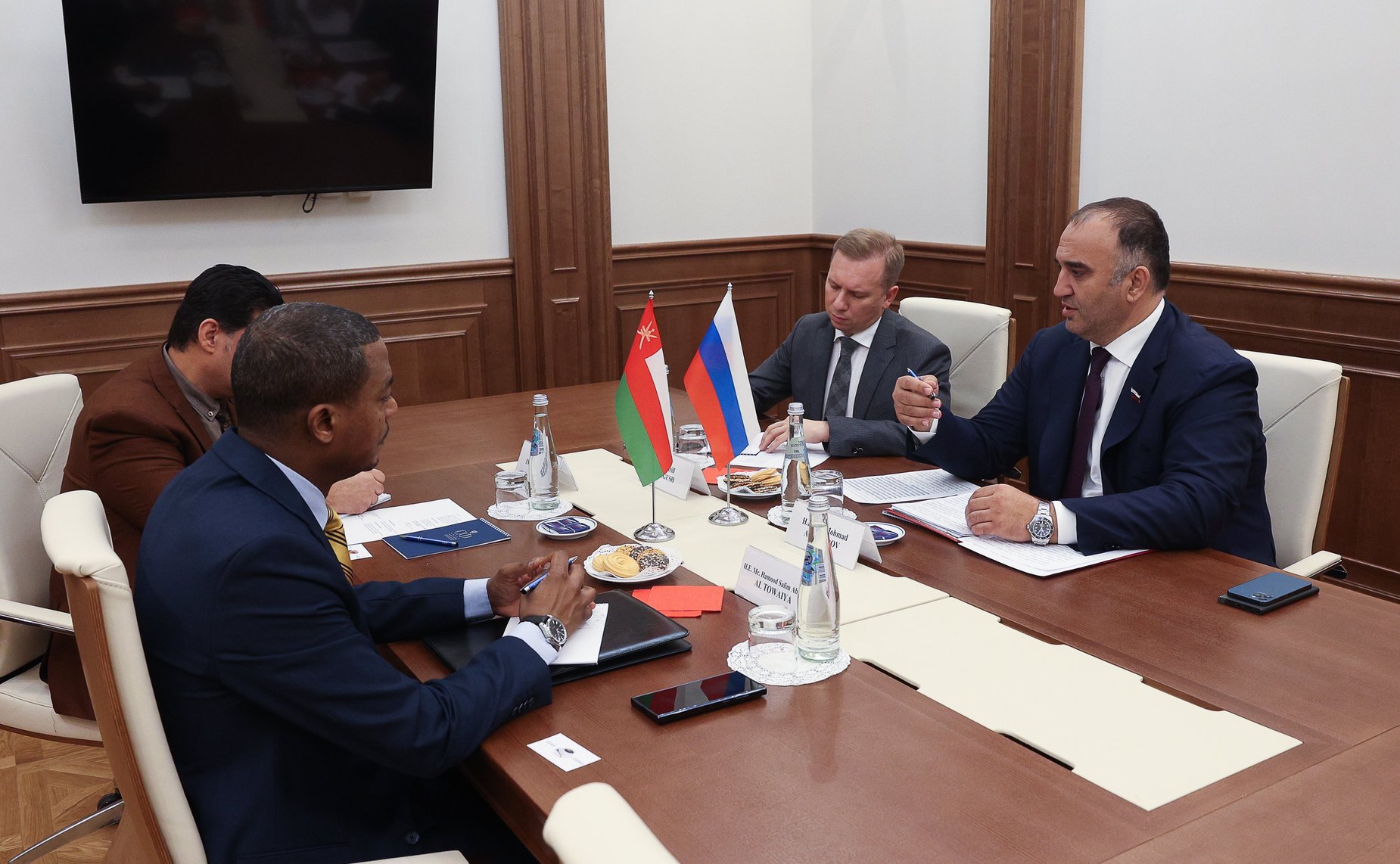 Встреча заместителя председателя Комитета СФ по социальной политике Мохмада Ахмадова с Чрезвычайным и Полномочным Послом Султаната Оман в РФ