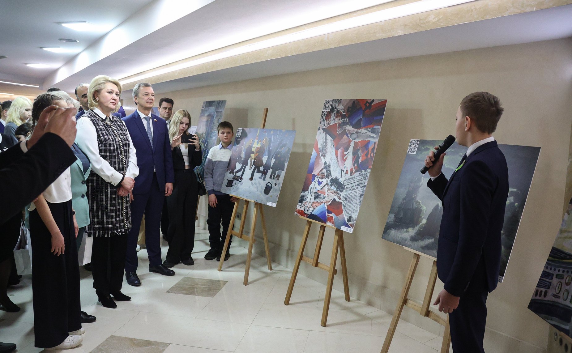 В Совете Федерации открылась выставка картин победителей конкурса детского рисунка, посвященного 80-летию прорыва блокады Ленинграда «Жизнь, деленная на граммы»
