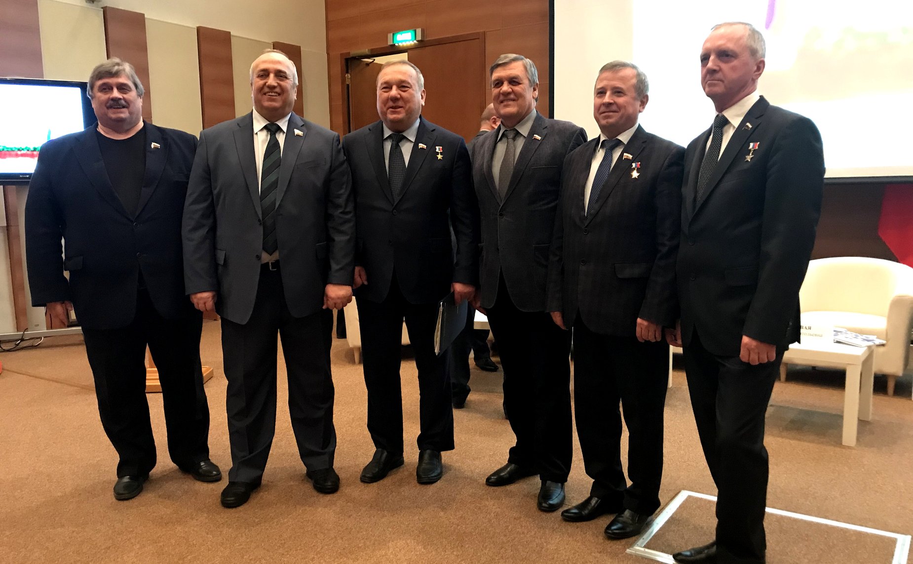 Парламентские слушаниях на тему «Совершенствование законодательства в системе подготовки граждан к военной службе и военно-патриотического воспитания»