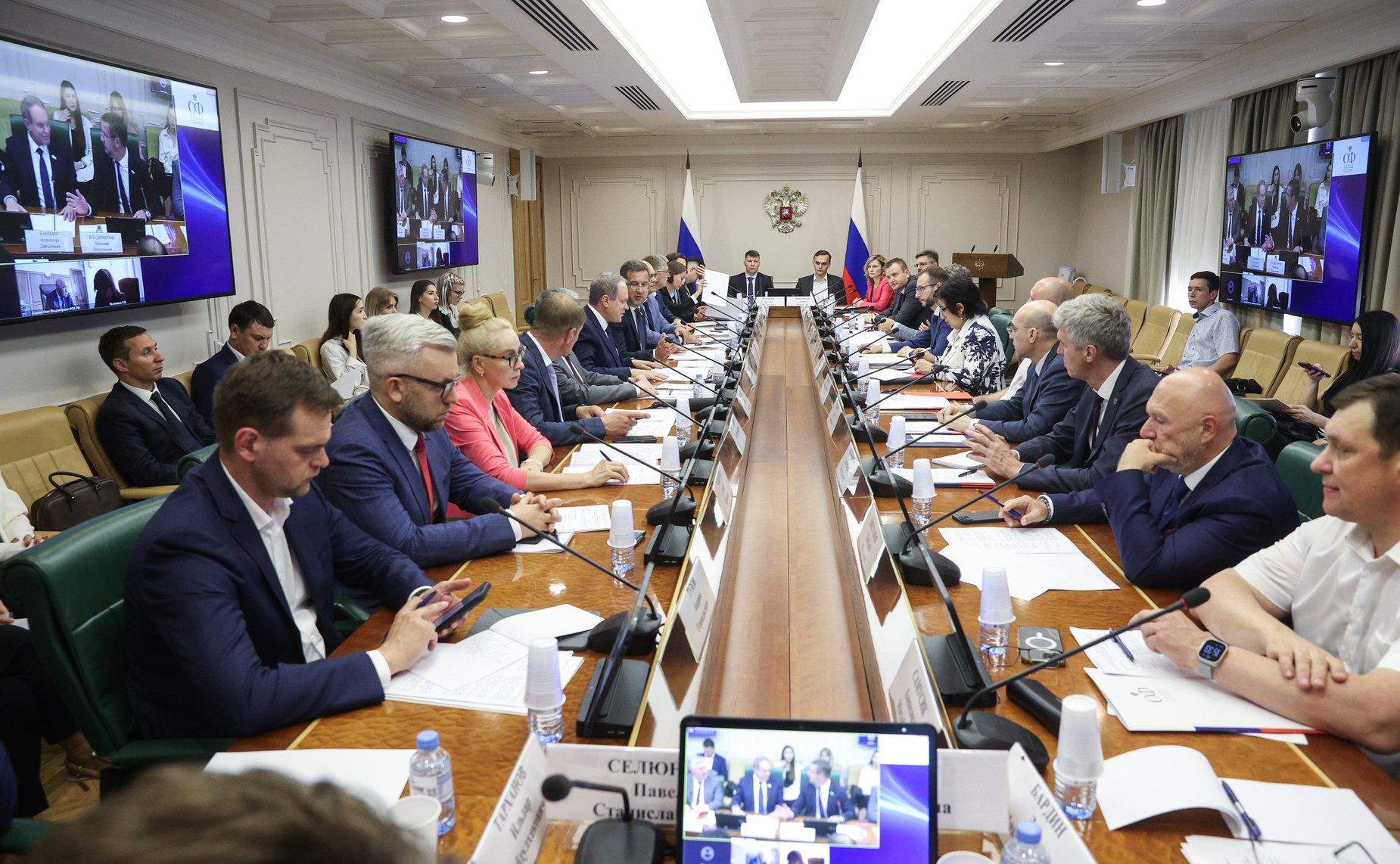 Круглый стол Комитета Совета Федерации по конституционному законодательству и государственному строительству на тему «Проблемы качества оказания юридических услуг: квалифицированное юридическое представительство и адвокатура. Пути взаимодействия»