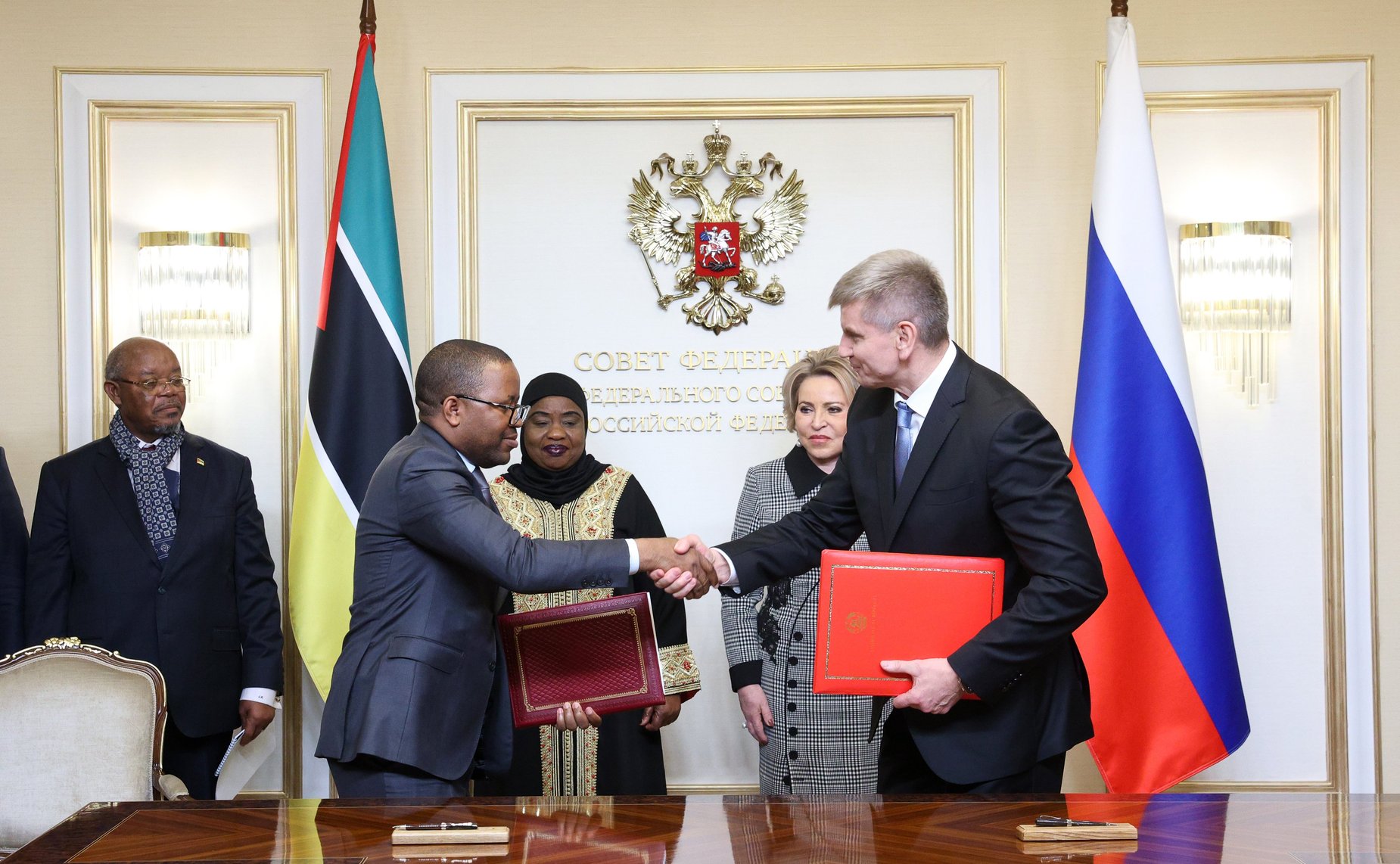 В рамках встречи подписано Соглашение о сотрудничестве между Аппаратом Совета Федерации и Генеральным секретариатом Ассамблеи Республики Мозамбик