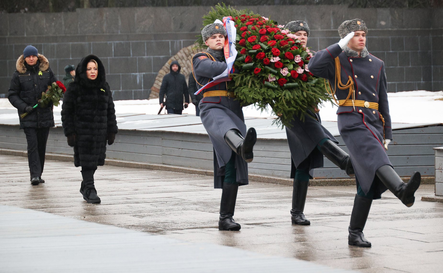 Председатель Совета Федерации Валентина Матвиенко приняла участие в мероприятиях, посвященных 81-й годовщине полного освобождения Ленинграда от фашистской блокады