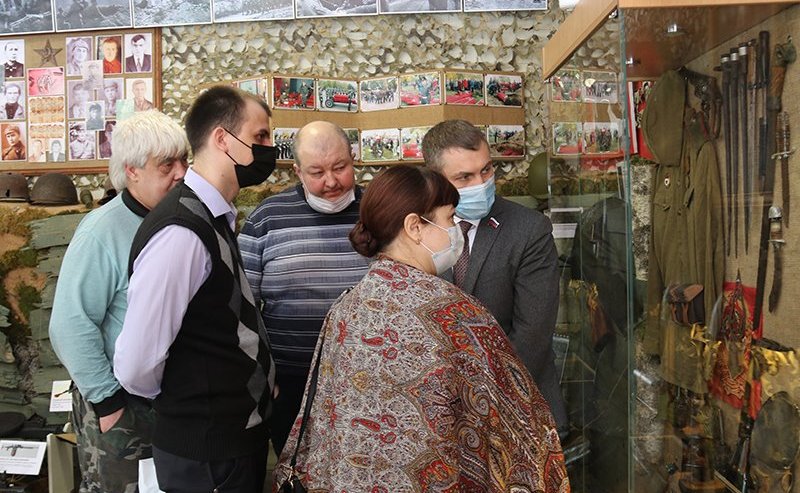 Нина Куликовских посетила Музей смоленской старины в средней школе № 3 поселка Верхнеднепровский Дорогобужского района