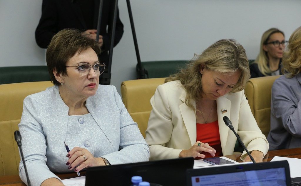 Оксана Хлякина представила закон, который расширяет права инвалидов по зрению