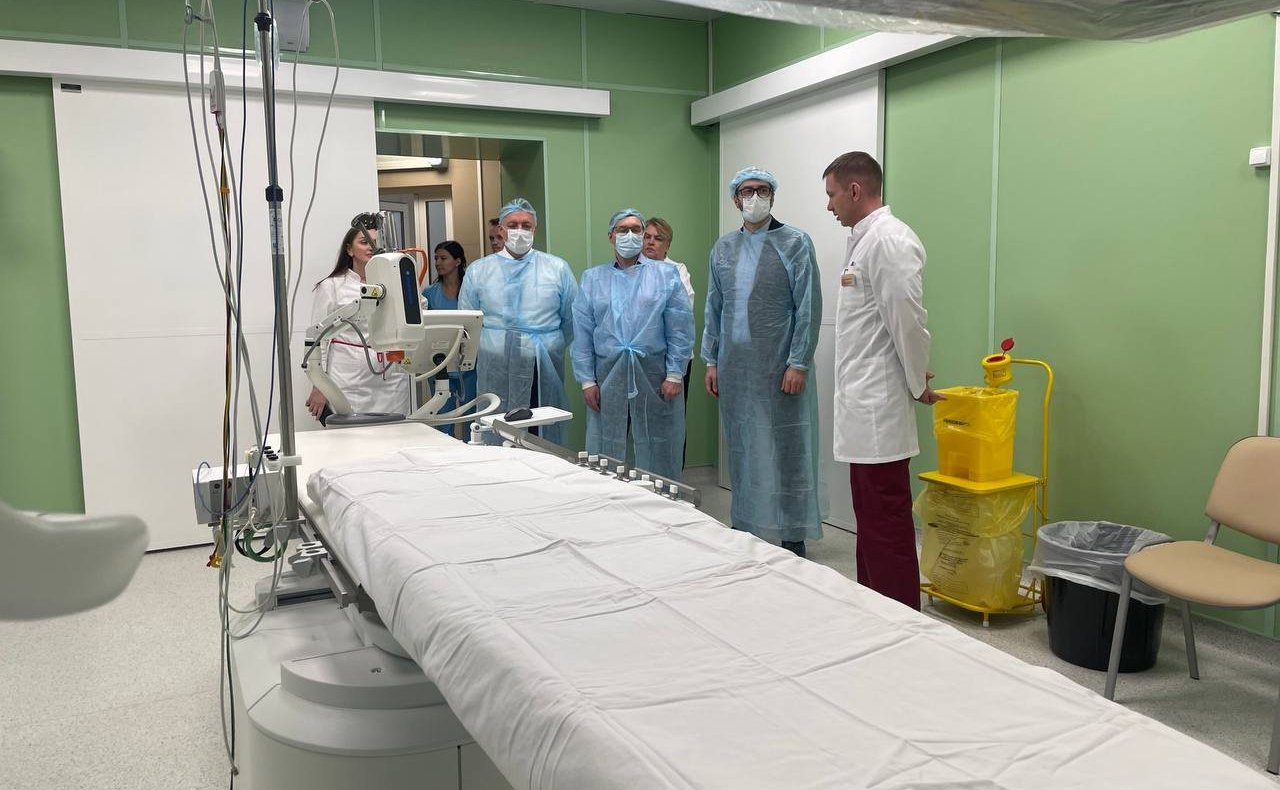 В ходе рабочей поездки в Иркутскую область первый заместитель Председателя Совета Федерации Владимир Якушев вместе с главой региона Игорем Кобзевым посетил Иркутскую областную детскую клиническую больницу