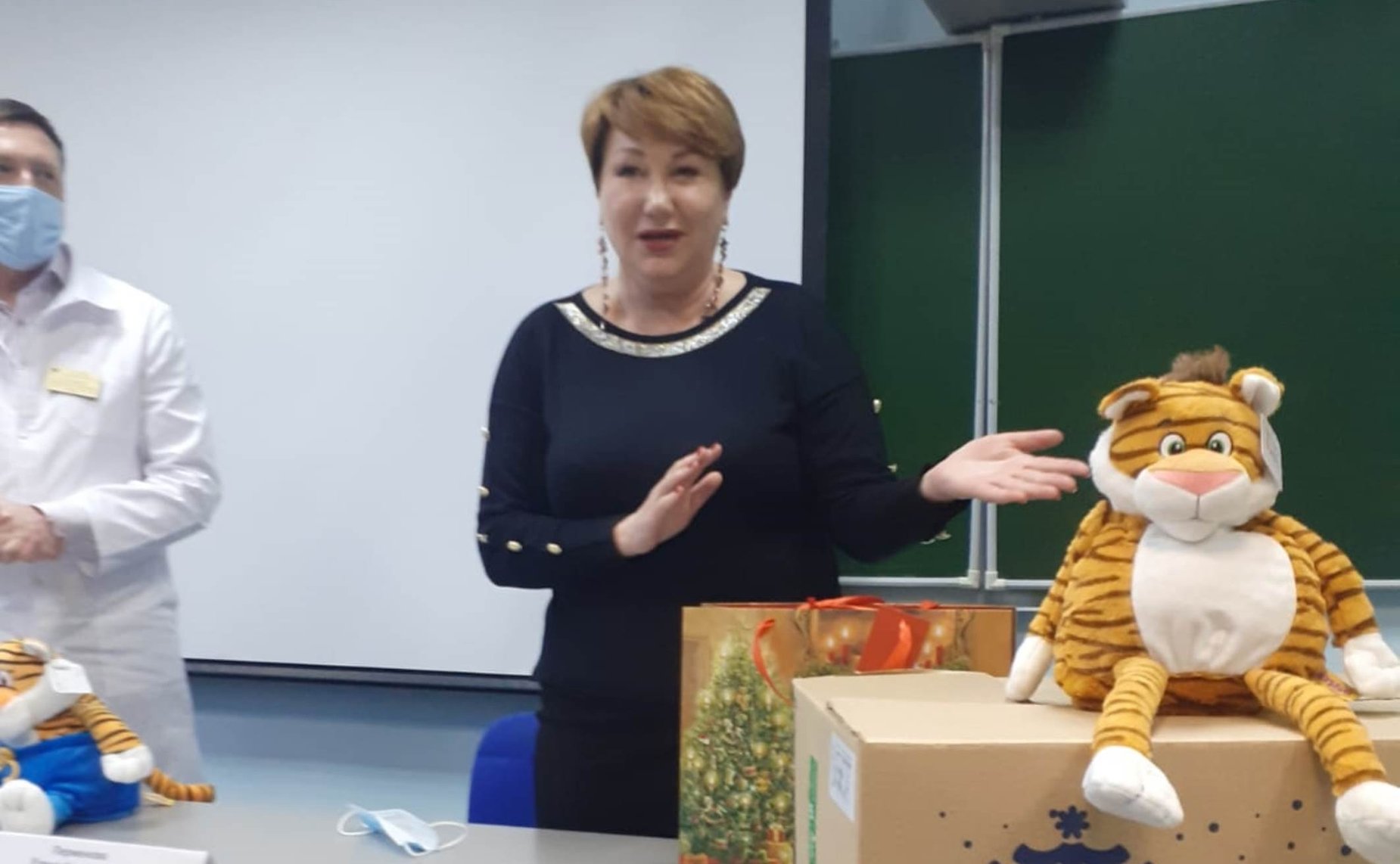 Елена Перминова в рамках поездки в регион посетила Курганскую областную клиническую больницу