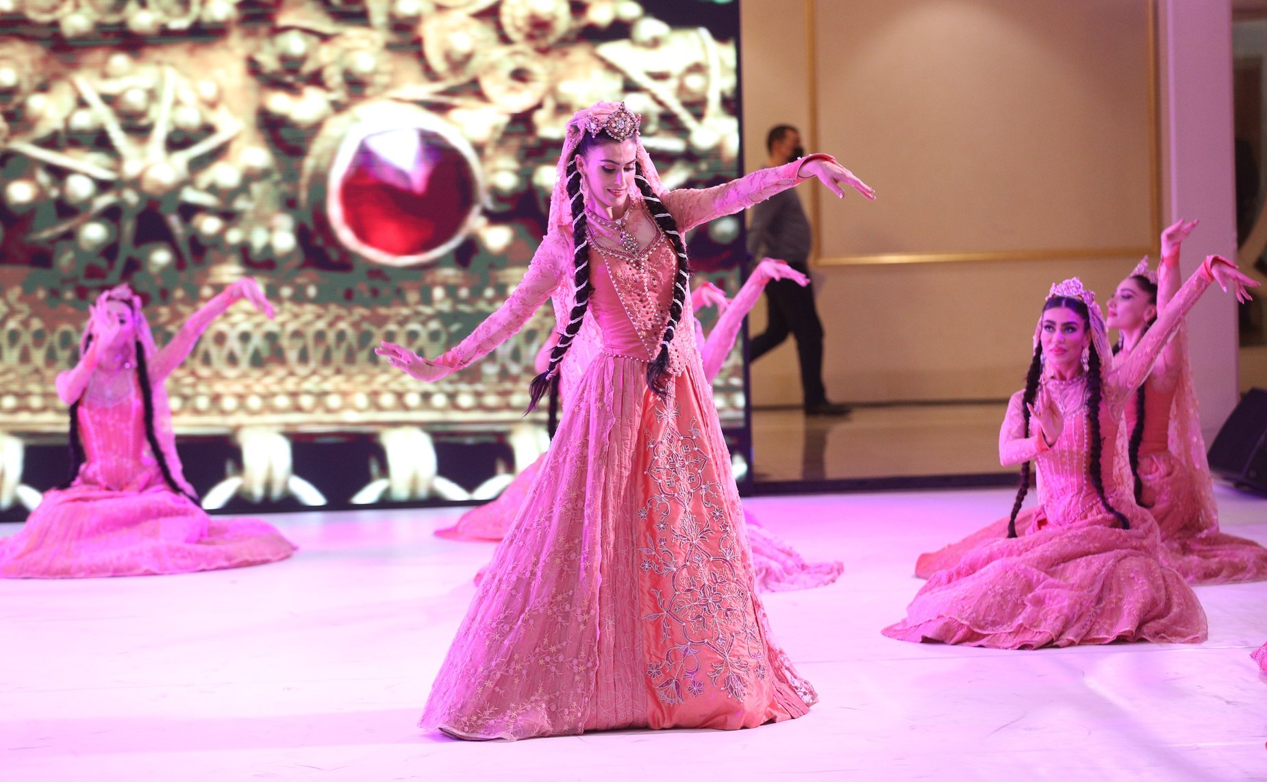 Выступление в Совете Федерации Государственного Академического заслуженного ансамбля танца Дагестана «Лезгинка»