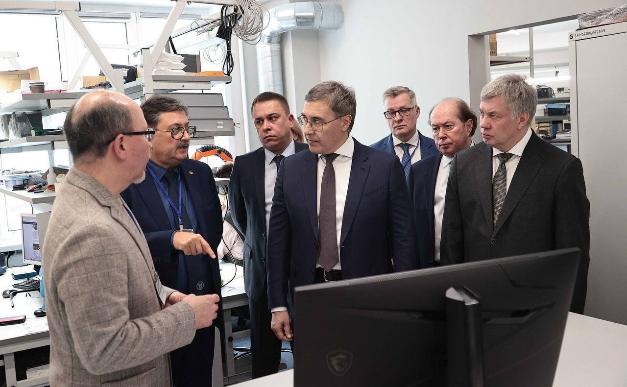 Айрат Гибатдинов посетил Научно-производственное предприятие «Завод Искра»