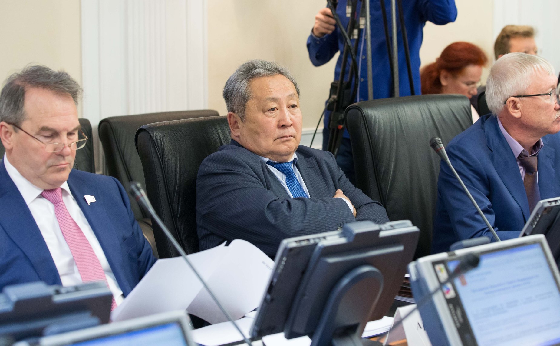 А. Тулохонов на заседании Комитета по международным делам