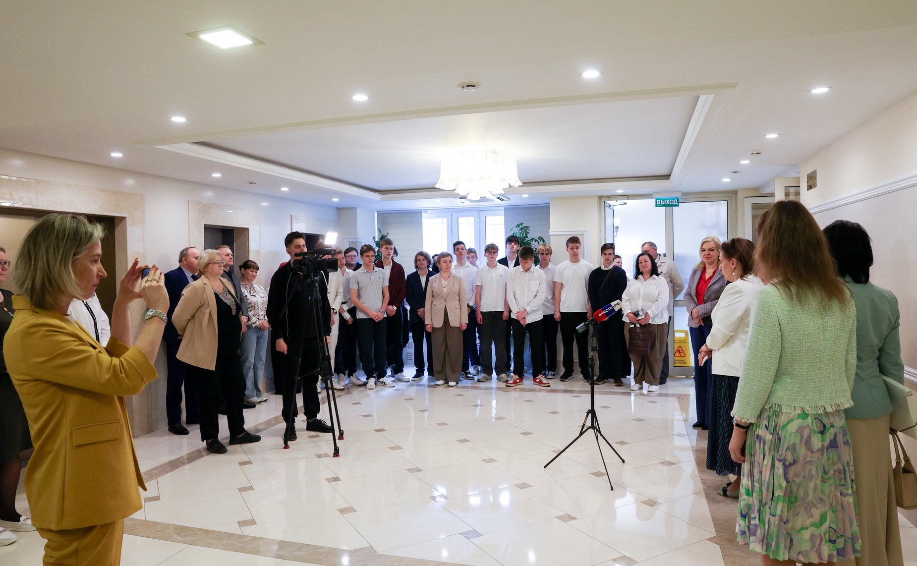 Торжественная церемония открытия выставки конкурсных работ победителей Всероссийской детской творческой школы-конкурса «Портрет твоего края» по направлению «Одна победа, как одна любовь, единое народное усилье», посвященной 80-летию Великой Победы