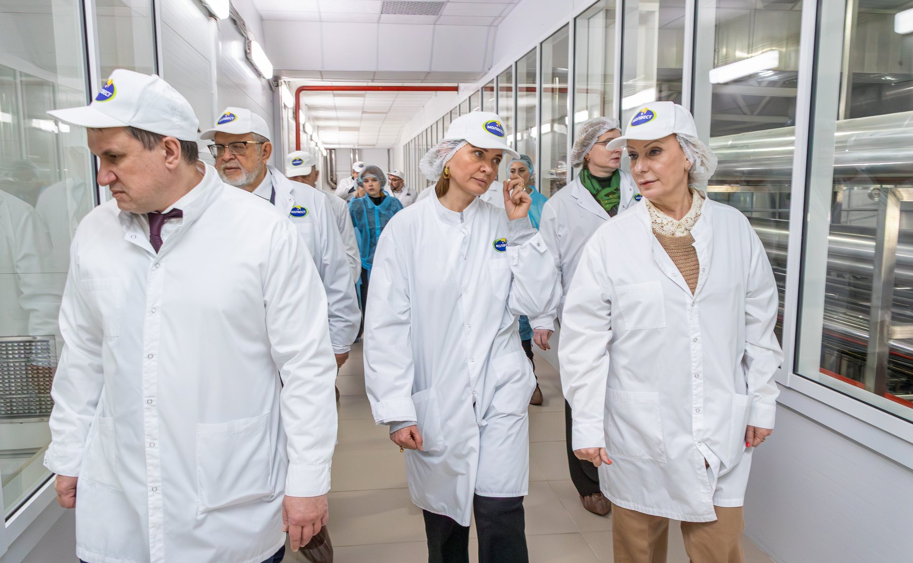 Инна Святенко и Юлия Лазуткина посетили производство сухих ингредиентов детского питания — филиал молочного комбината «Воронежский»