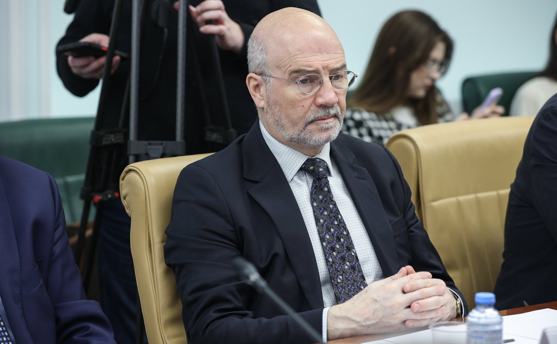 Круглый стол на тему «Информационная политика России в условиях международных кризисов: сдвиги в общественных настроениях и новые возможности»