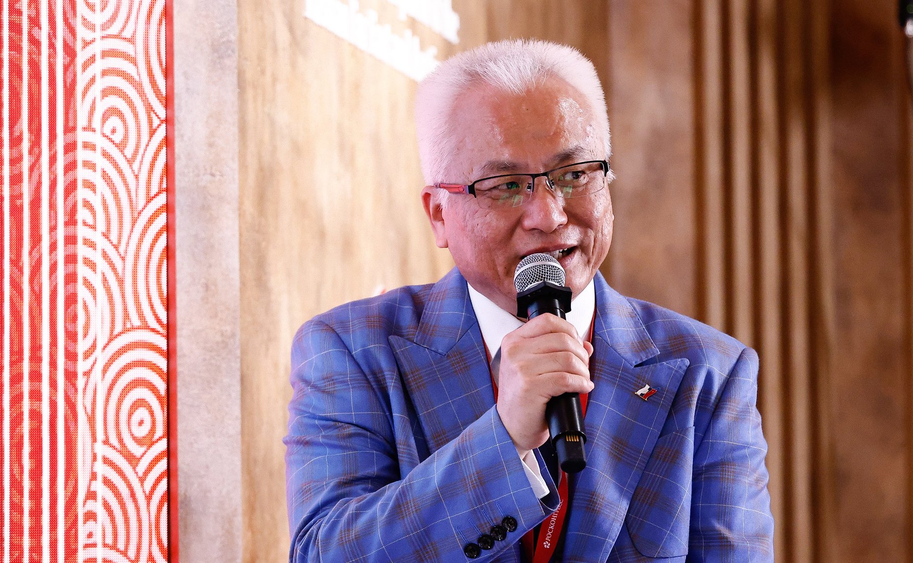 Сессия «Диалог культур коренных народов России и Китая». Сенаторы принимают участие в VIII Восточном экономическом форуме