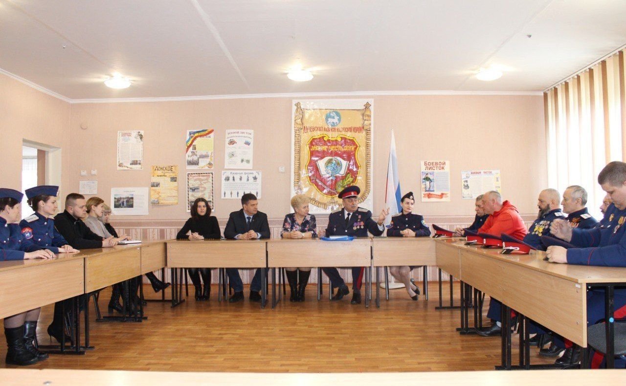 Ольга Бас в ходе поездки в регион посетила образовательные учреждения г. Алчевска