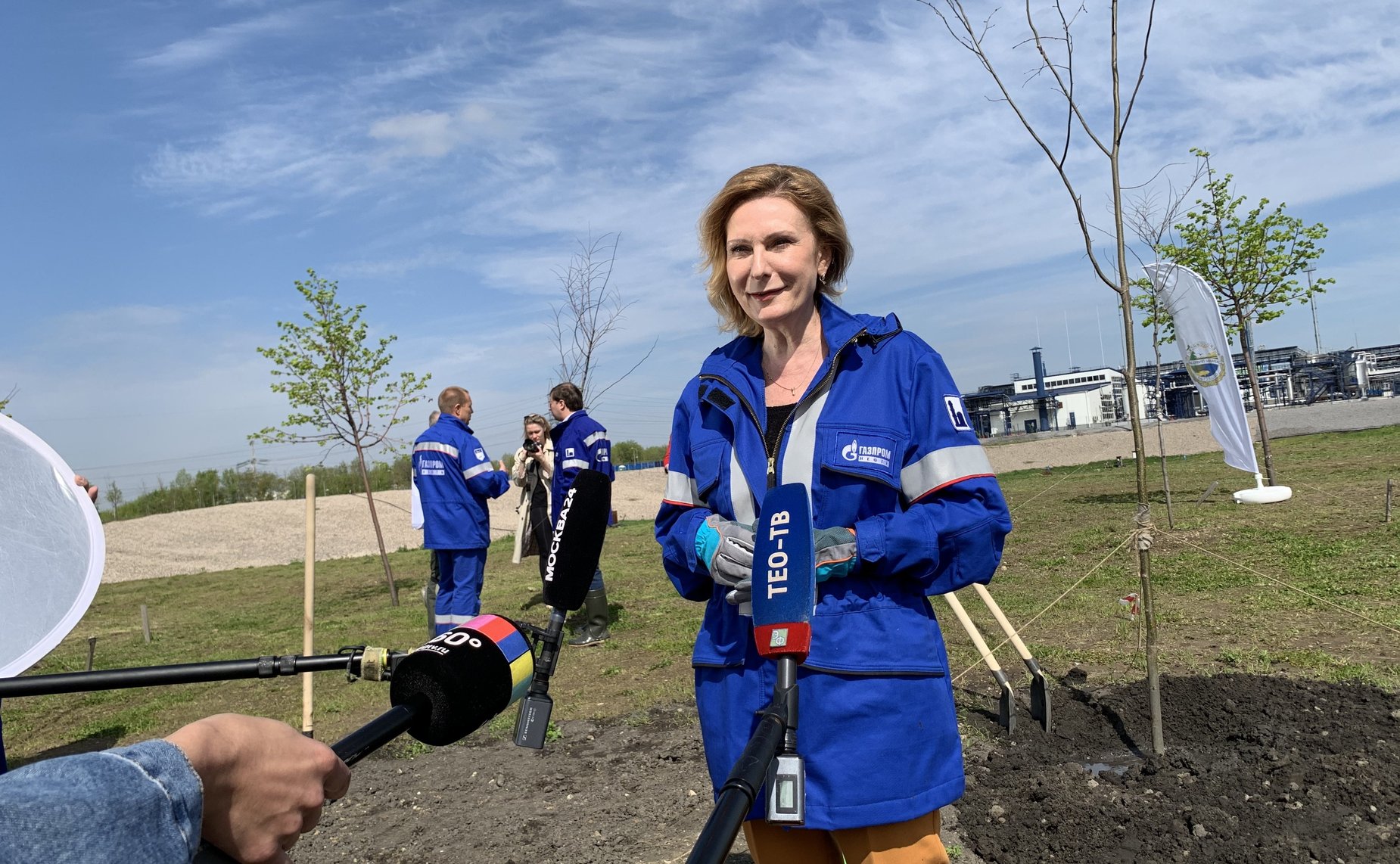 Инна Святенко приняла участие в высадке деревьев на территории Юго-Восточного округа Москвы