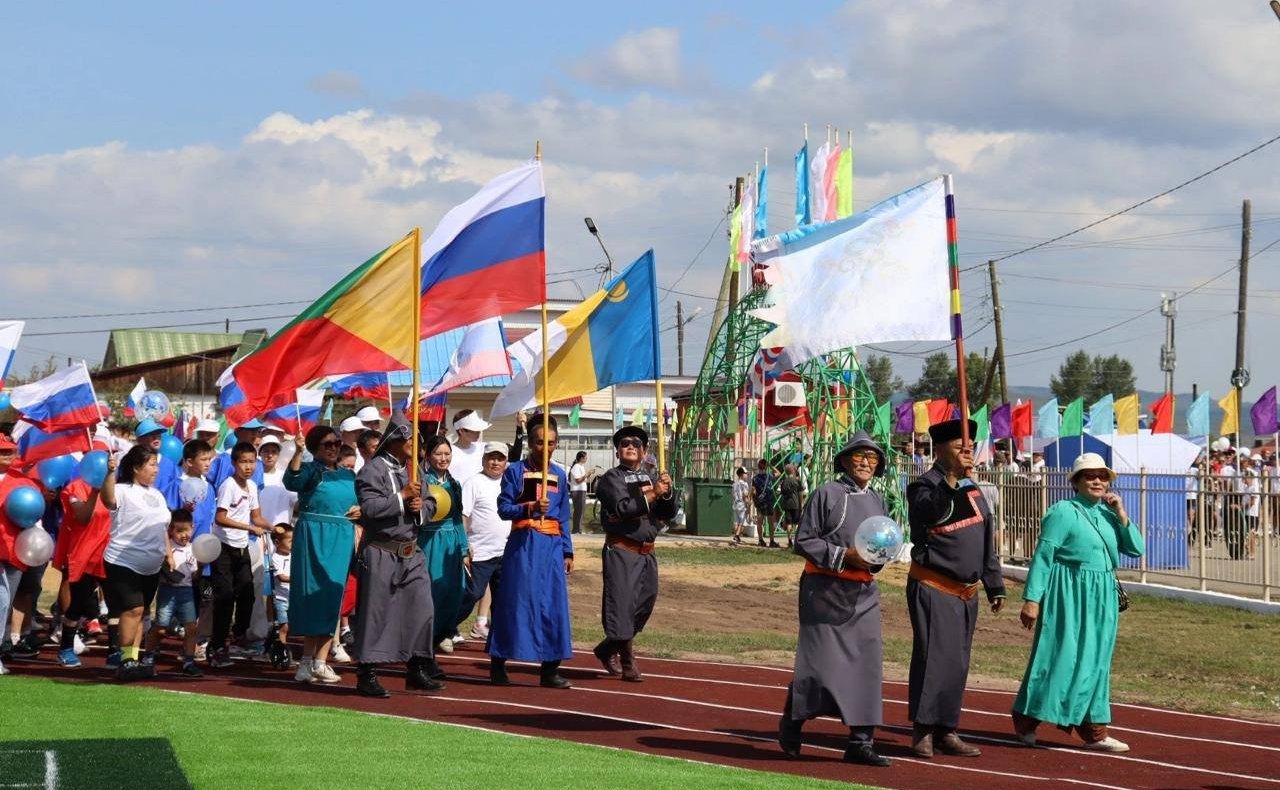 Баир Жамсуев принял участие в открытии стадиона после капитального ремонта в селе Дульдурга Забайкальского края