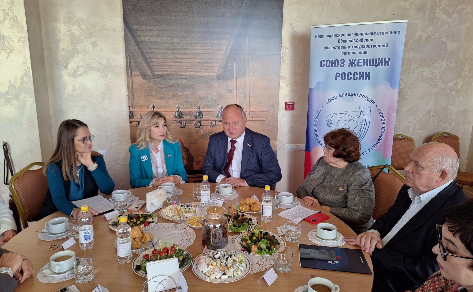 Алексей Кондратенко в рамках региональной недели принял участие в дискуссионной встрече, посвящённой исполнению государственных законов и их влиянию на деятельность предпринимателей