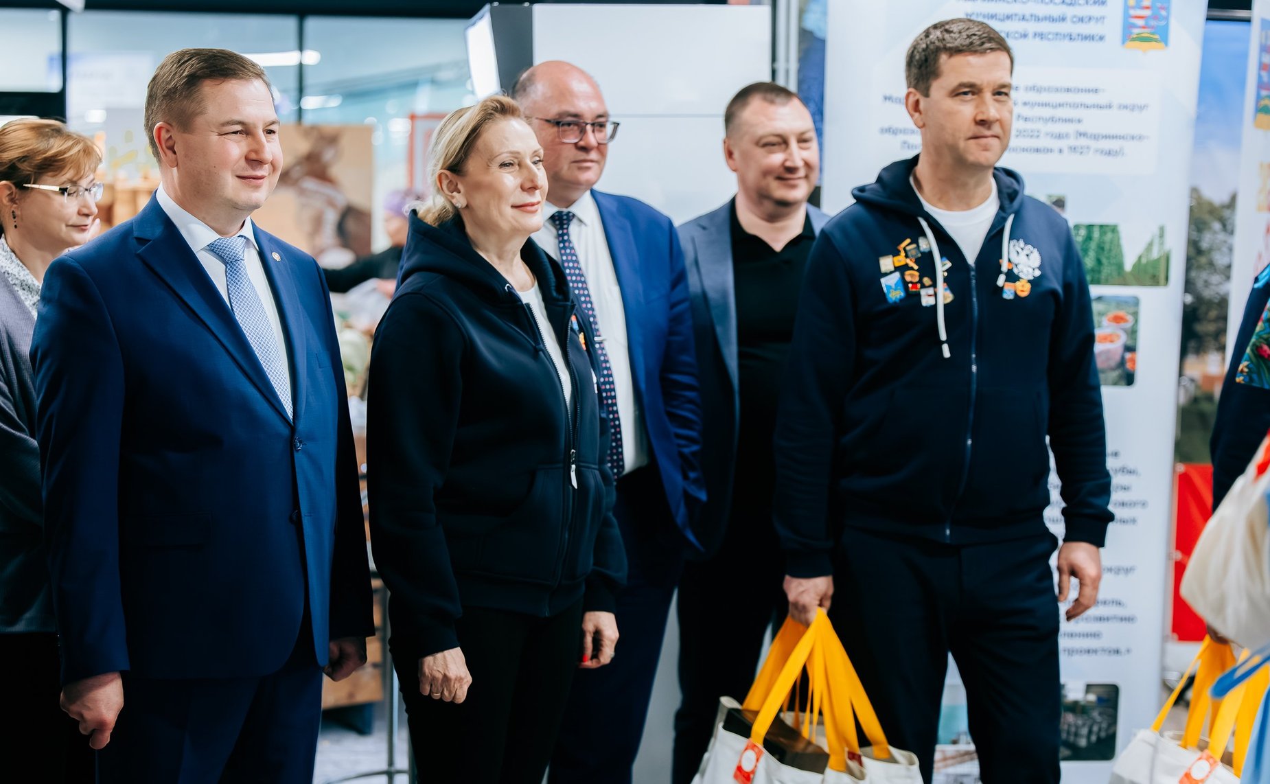 Сенаторы посетили агромаркет «Пехет»