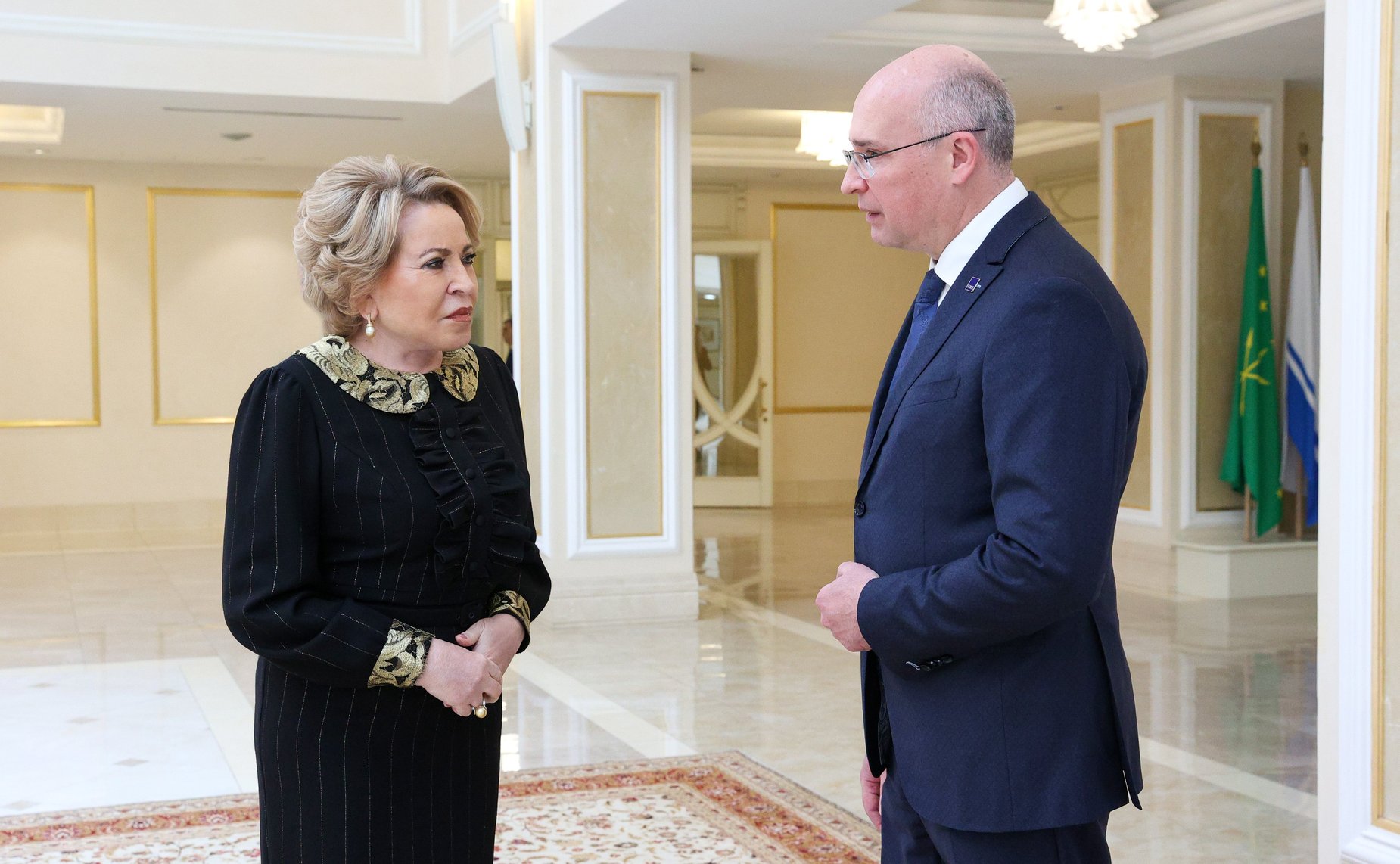 Валентина Матвиенко и Чжао Лэцзи осмотрели фотовыставку «Нерушимая дружба великих народов, стратегическое партнерство великих держав»