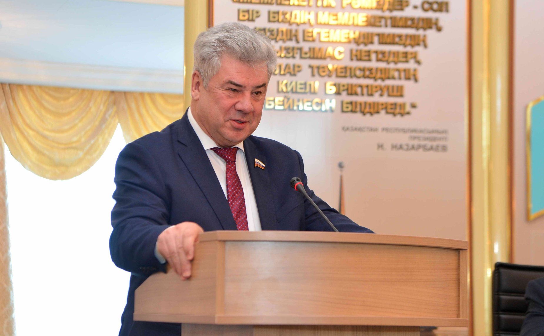 Виктор Бондарев