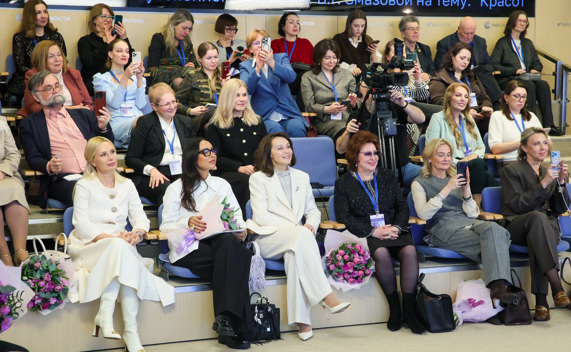 XI заседание Дискуссионного клуба им. В.Г. Змазовой: «Красота в женских руках!»