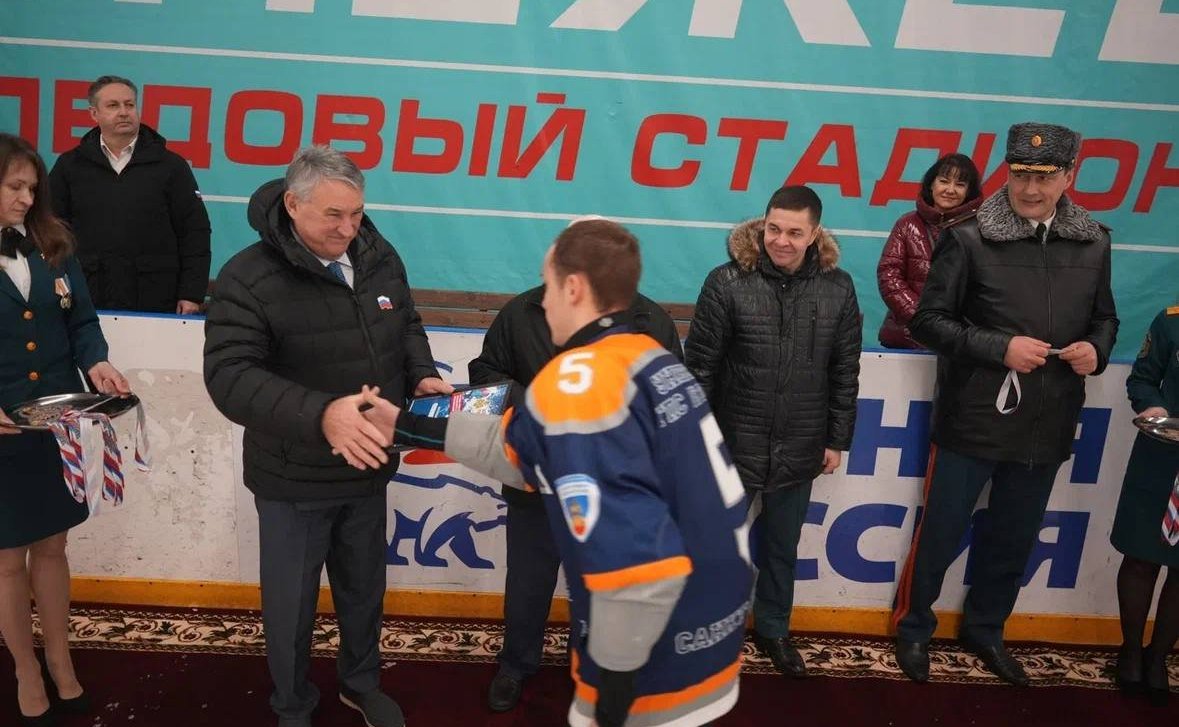 Юрий Воробьев поздравил спасателей Вологодской области, преподавательский состав и воспитанников образовательного центра «Корабелы Прионежья» с профессиональным праздником — Днем спасателя