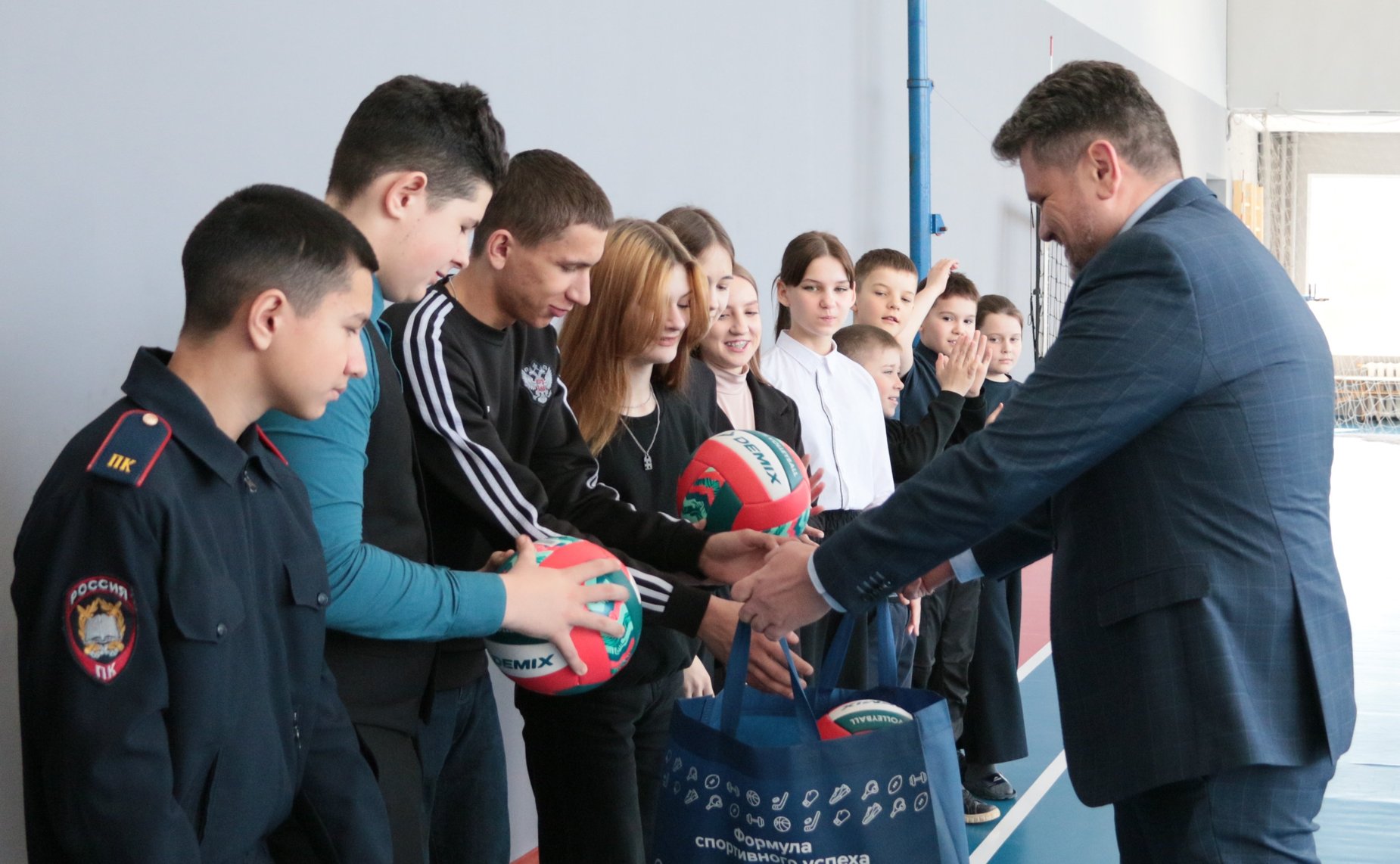 Александр Жуков встретился со спортсменами города Сорска