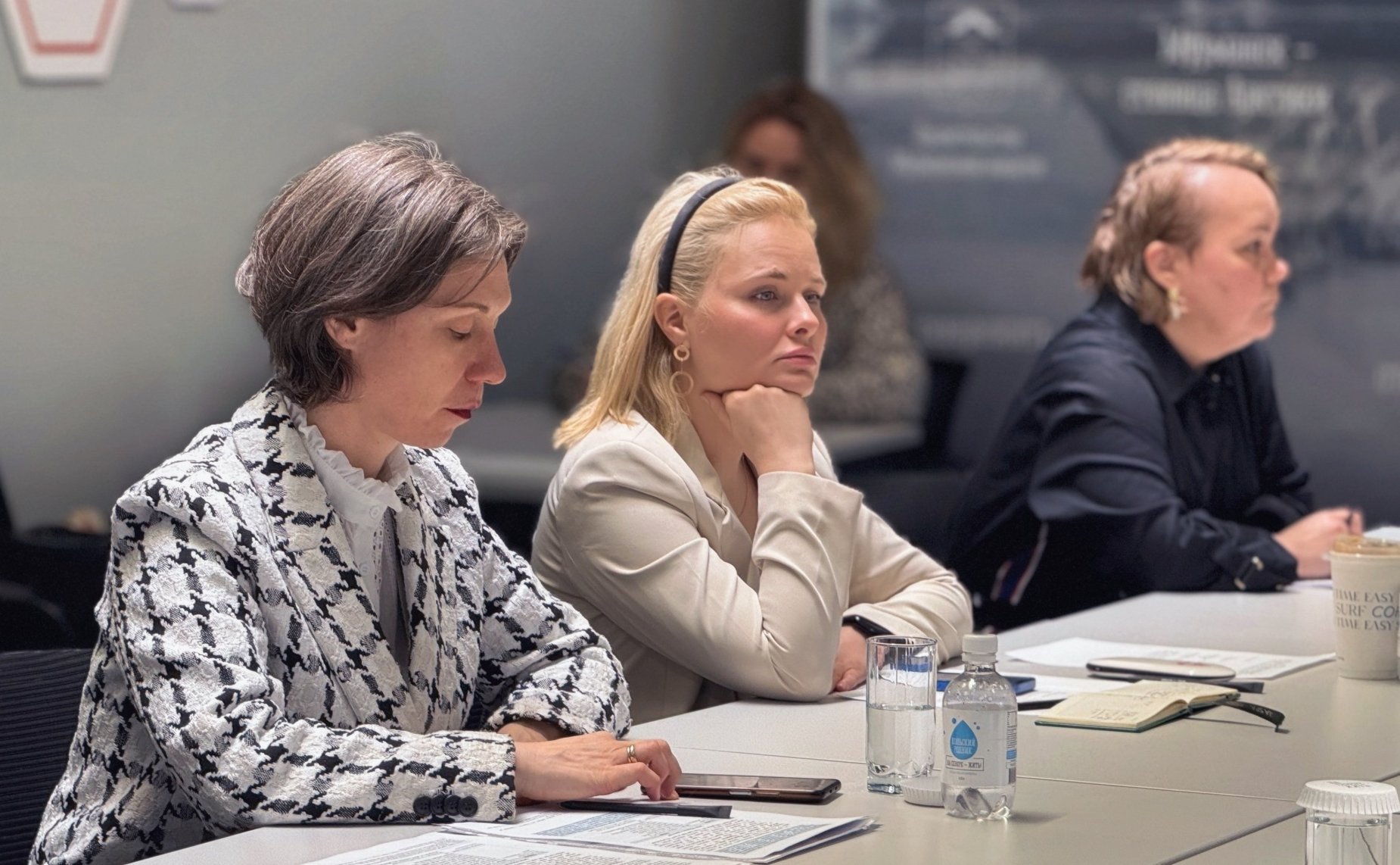 Елена Дягилева провела совещание, темами которого стали действующие преференции для бизнеса в Мурманской области и вектор дальнейшего развития льготных режимов на Дальнем Востоке и в Арктике