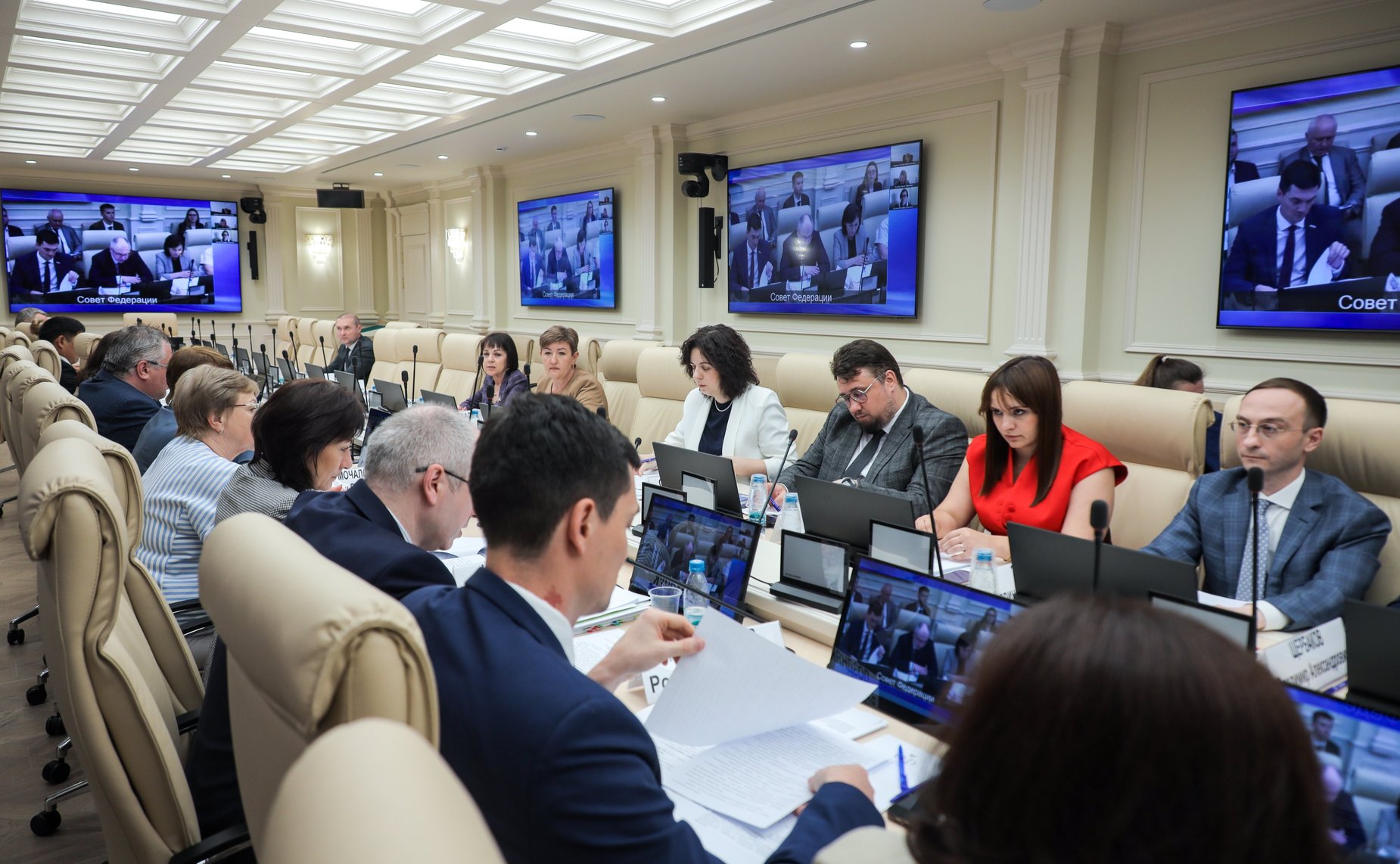 Круглый стол Комитета Совета Федерации по федеративному устройству, региональной политике, местному самоуправлению и делам Севера «Актуальные вопросы совершенствования муниципальной службы»