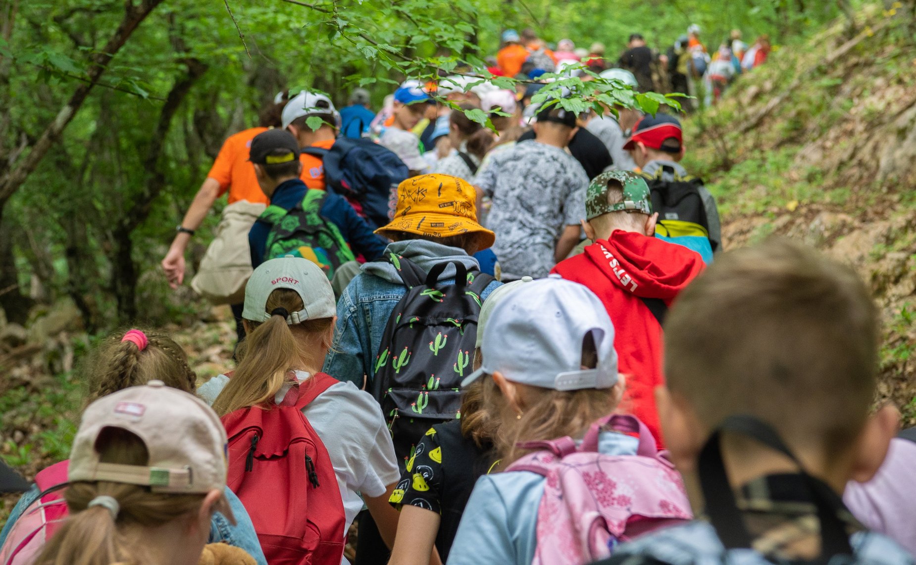 Екатерина Алтабаева вместе с ребятами из севастопольского детского оздоровительного лагеря «Горный» сходила в поход