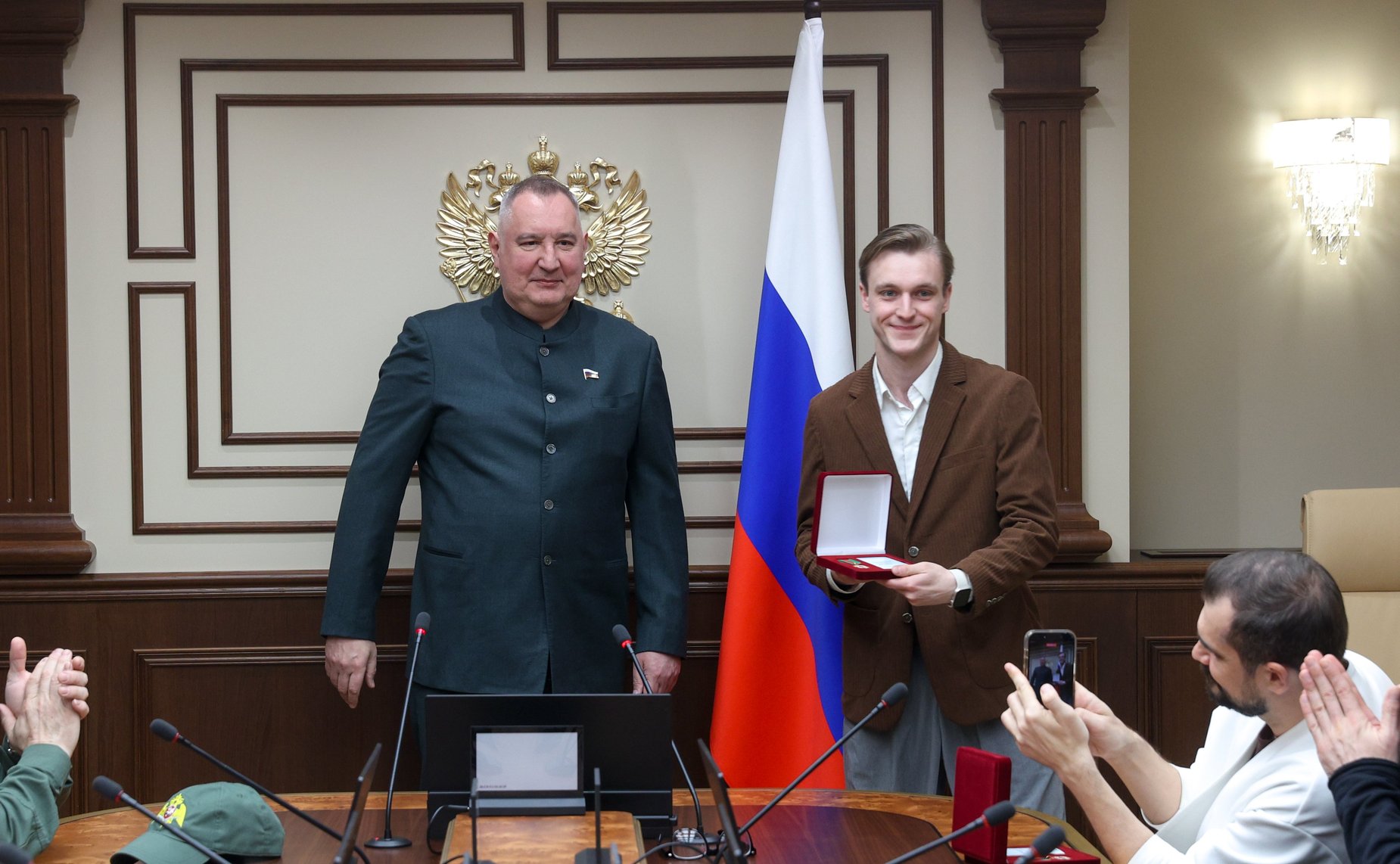 Церемония награждения медалью ордена «За заслуги перед Запорожской областью» съемочной группы художественного фильма «СВОИ. Баллада о войне» и музыкального коллектива «Звездный десант»