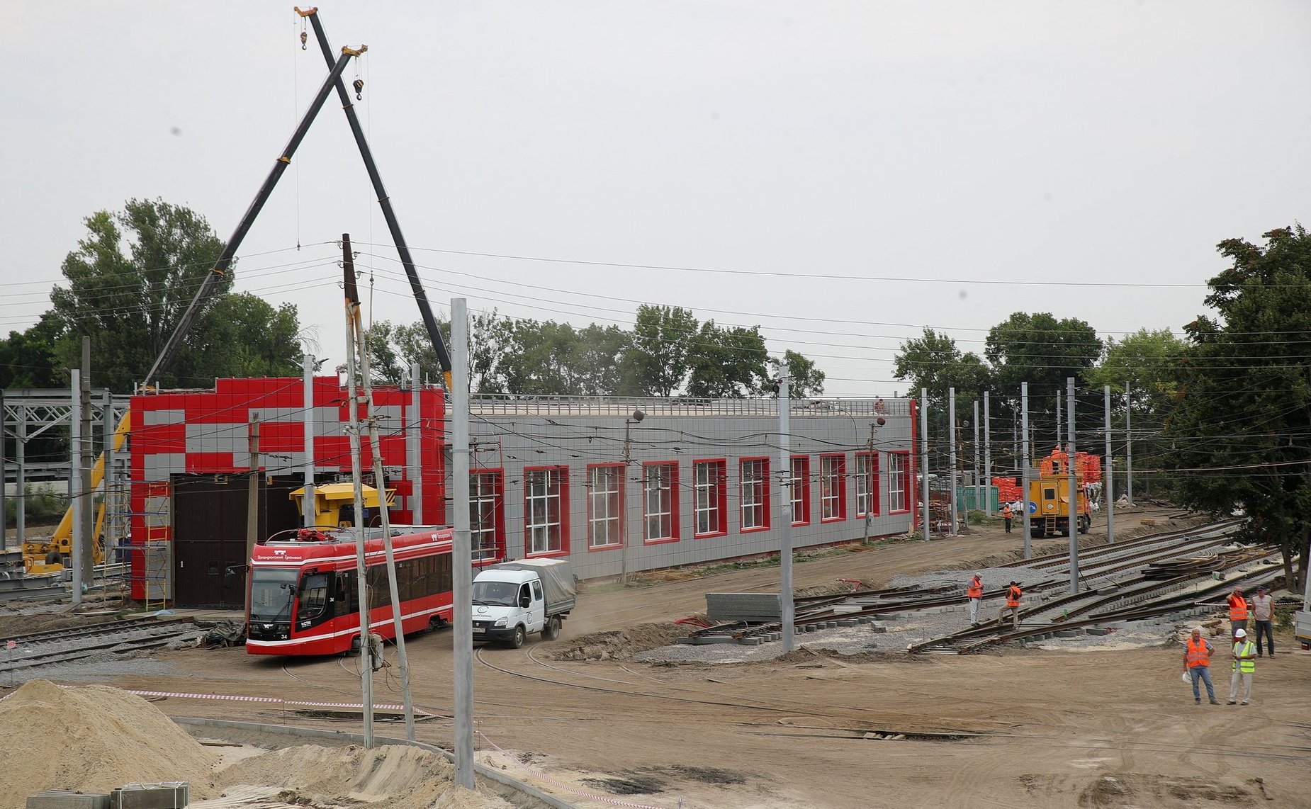 Андрей Яцкин в рамках рабочей поездки в регион осмотрел ход строительства депо и трамвайных путей в Таганроге