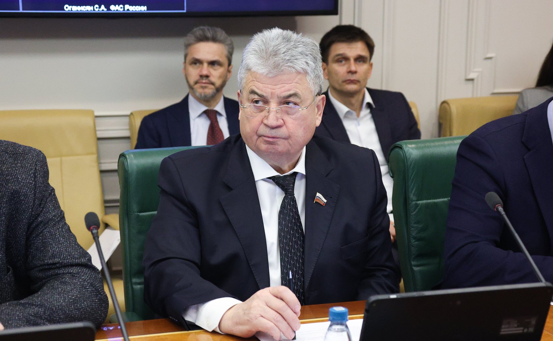 Геннадий Емельянов