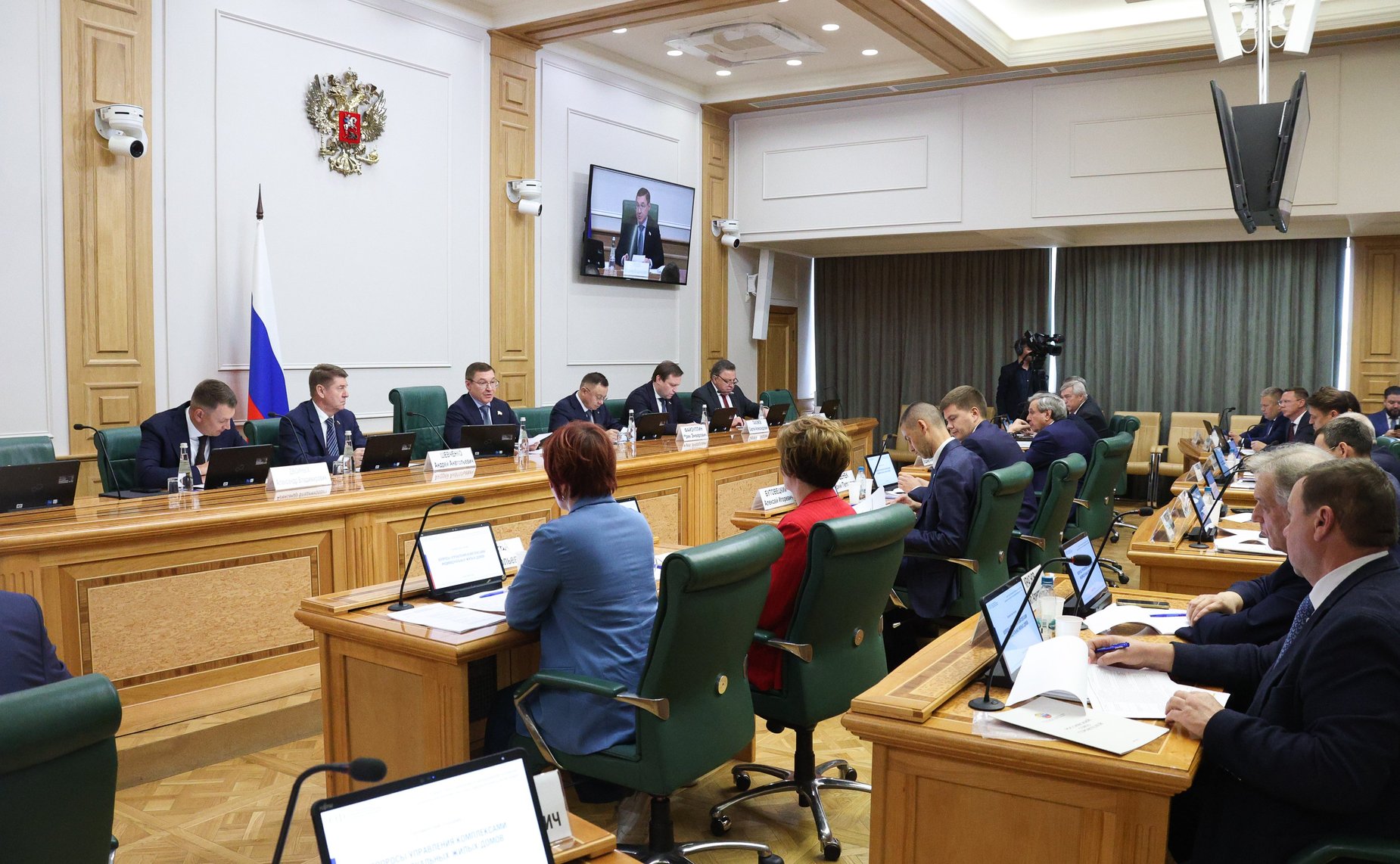 Парламентские слушания на тему «Вопросы управления комплексами индивидуальных жилых домов»