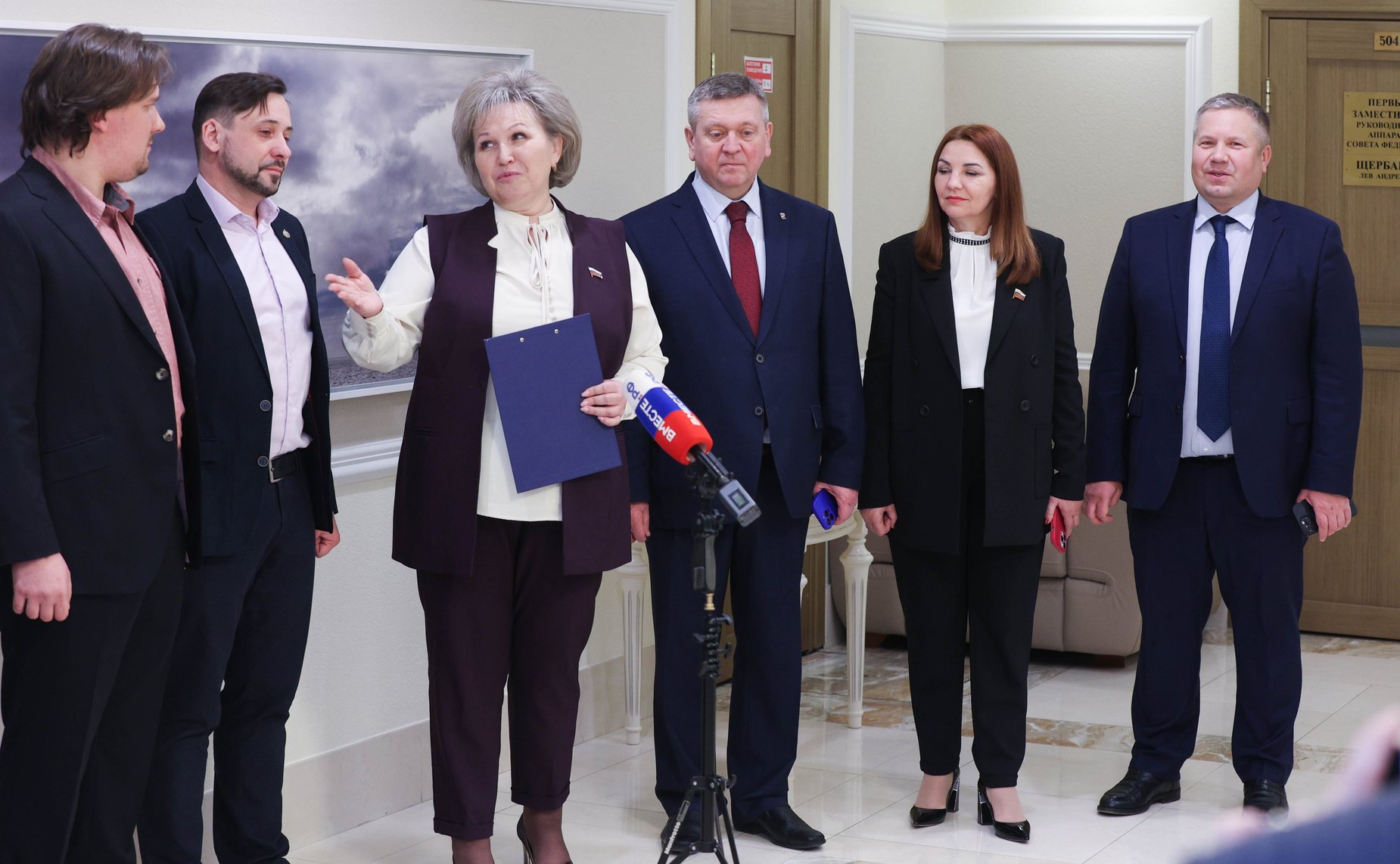 В Совете Федерации открылась выставка «Россия.Текущее» работ российских художников, исследующих современную историю нашей страны